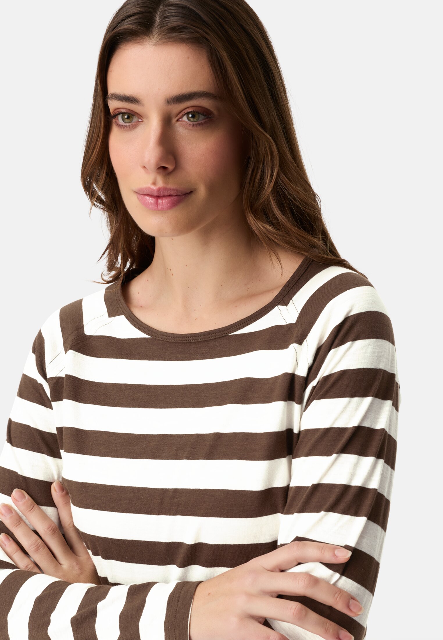 Women Long sleeve shirt made of pure cotton Brown worn detail close