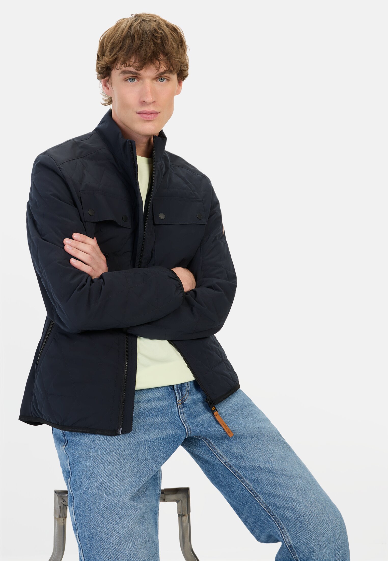 Herren Blouson mit Stehkragen Dunkelblau getragen emotional