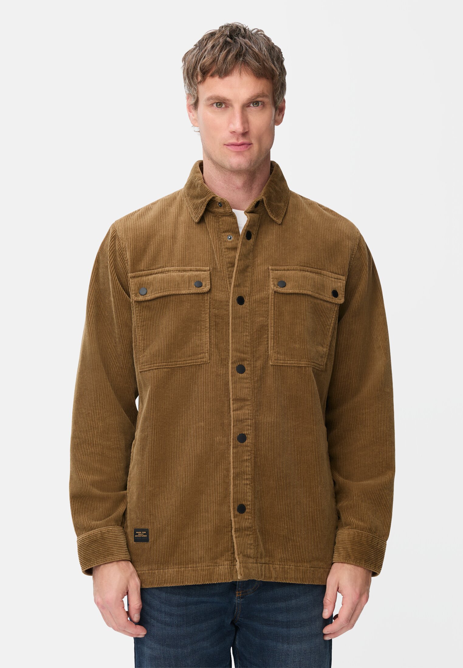 Herren Cord Overshirt aus 100% Baumwolle Sepiabraun getragen vorn