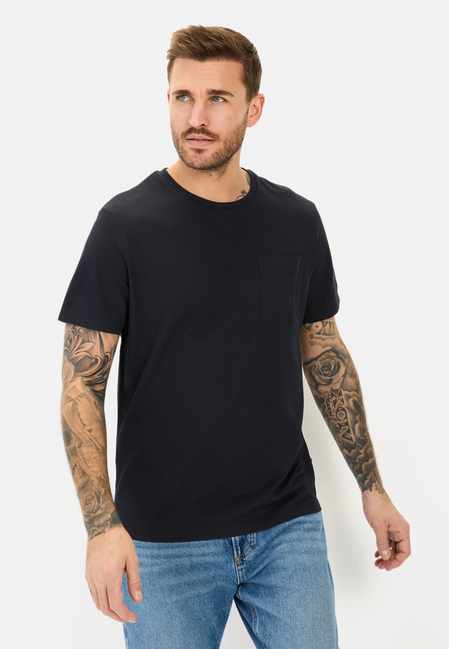 Men T-Shirt with chest pocket Dark Blue worn front