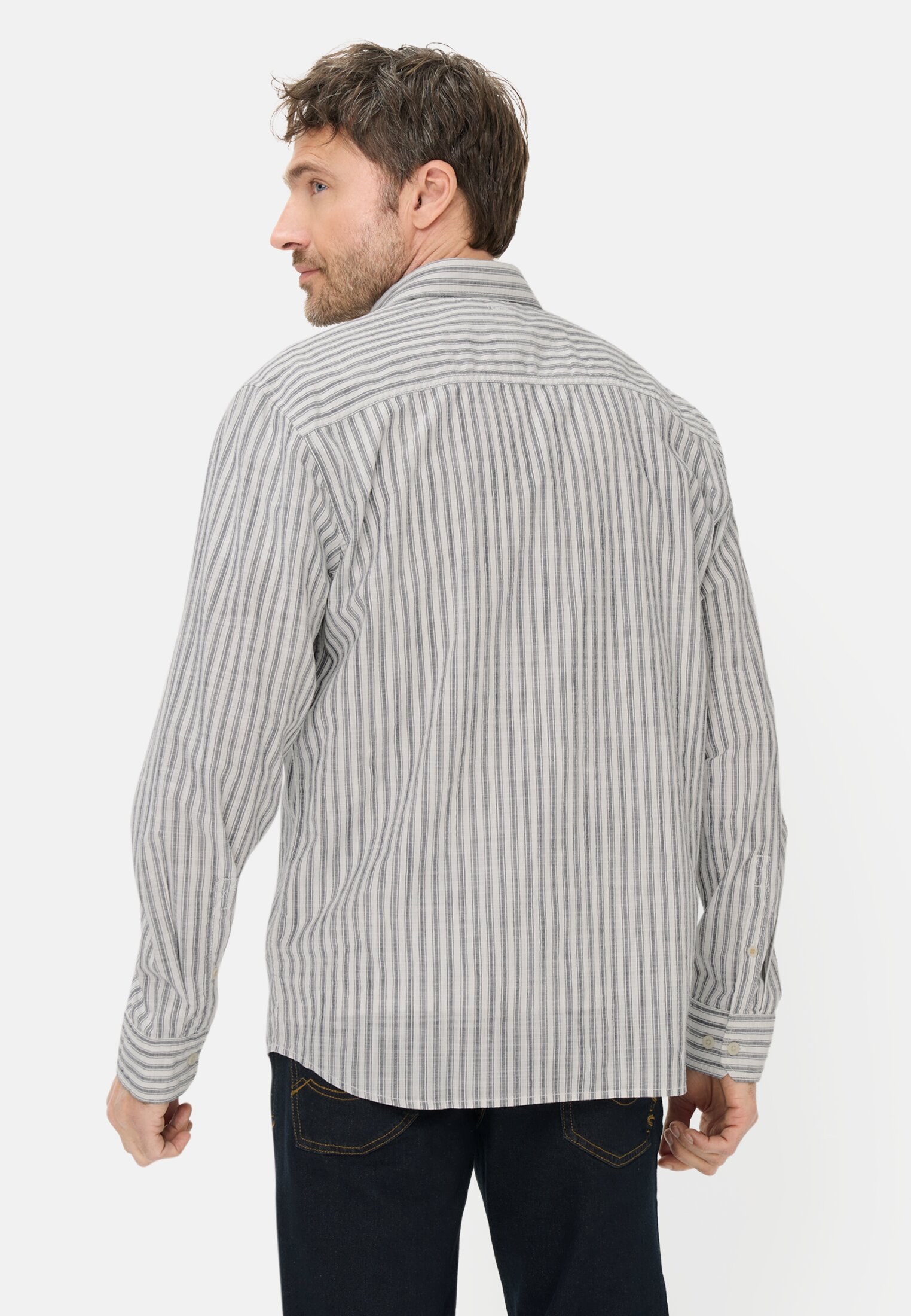 Herren Langarmhemd mit Button-Down-Kragen Dunkelblau getragen hinten