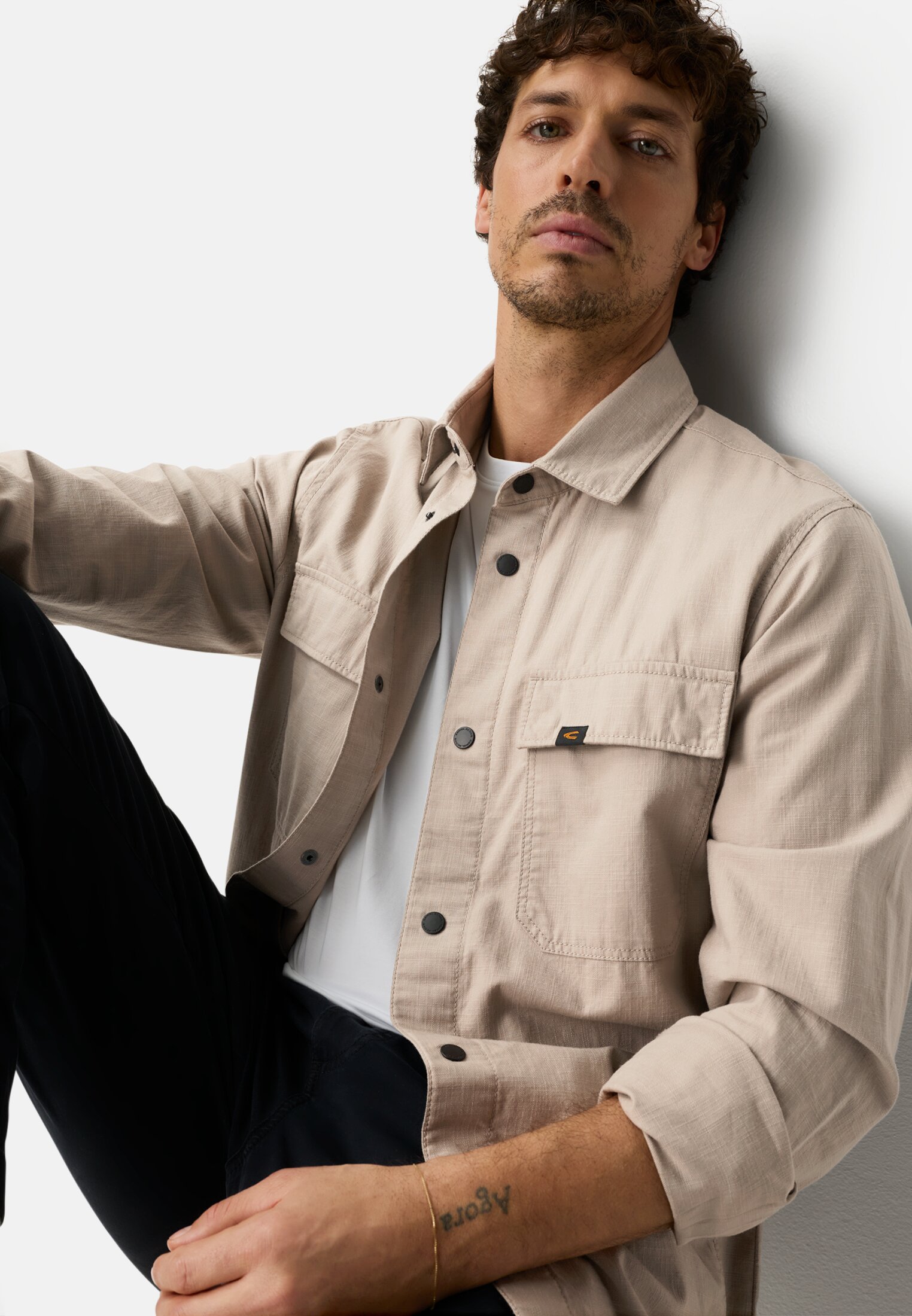 Heren Overshirt met zakken Beige gedragen emotional 