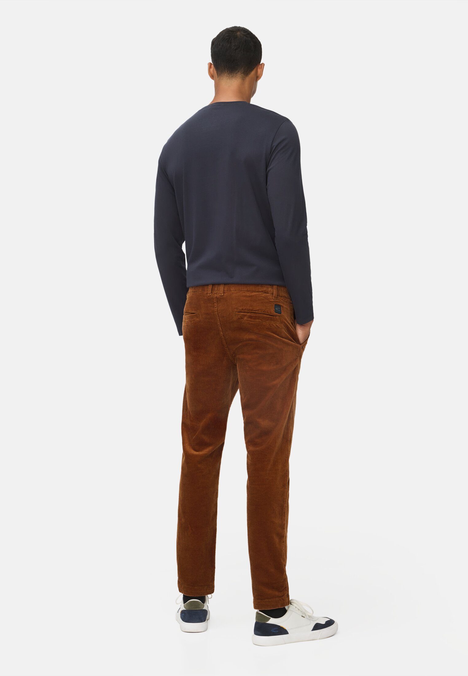 Men Regular fit corduroy chino trousers Cinnamon worn back