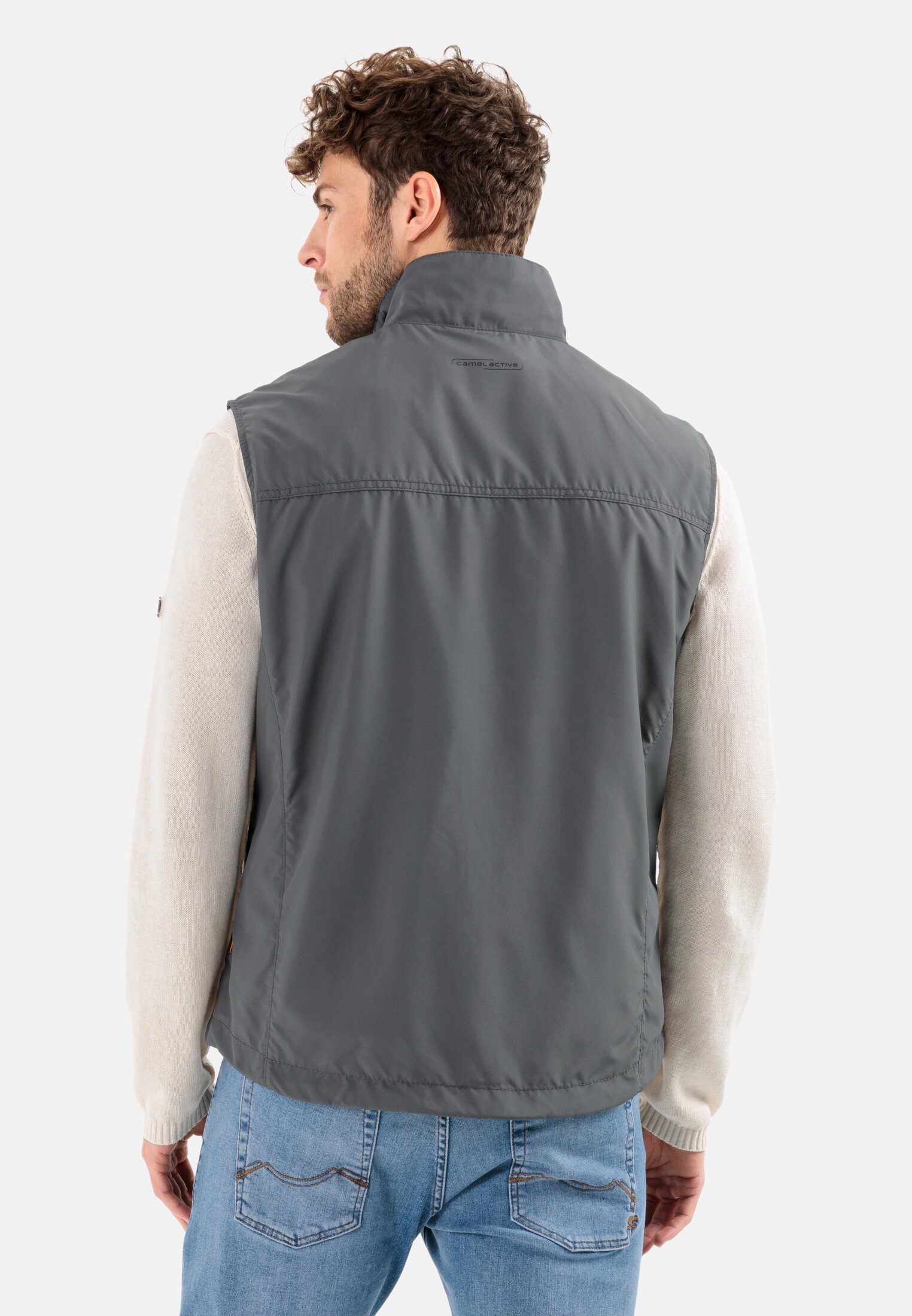 Herren Leichte Weste aus recyceltem Polyester Grau getragen hinten