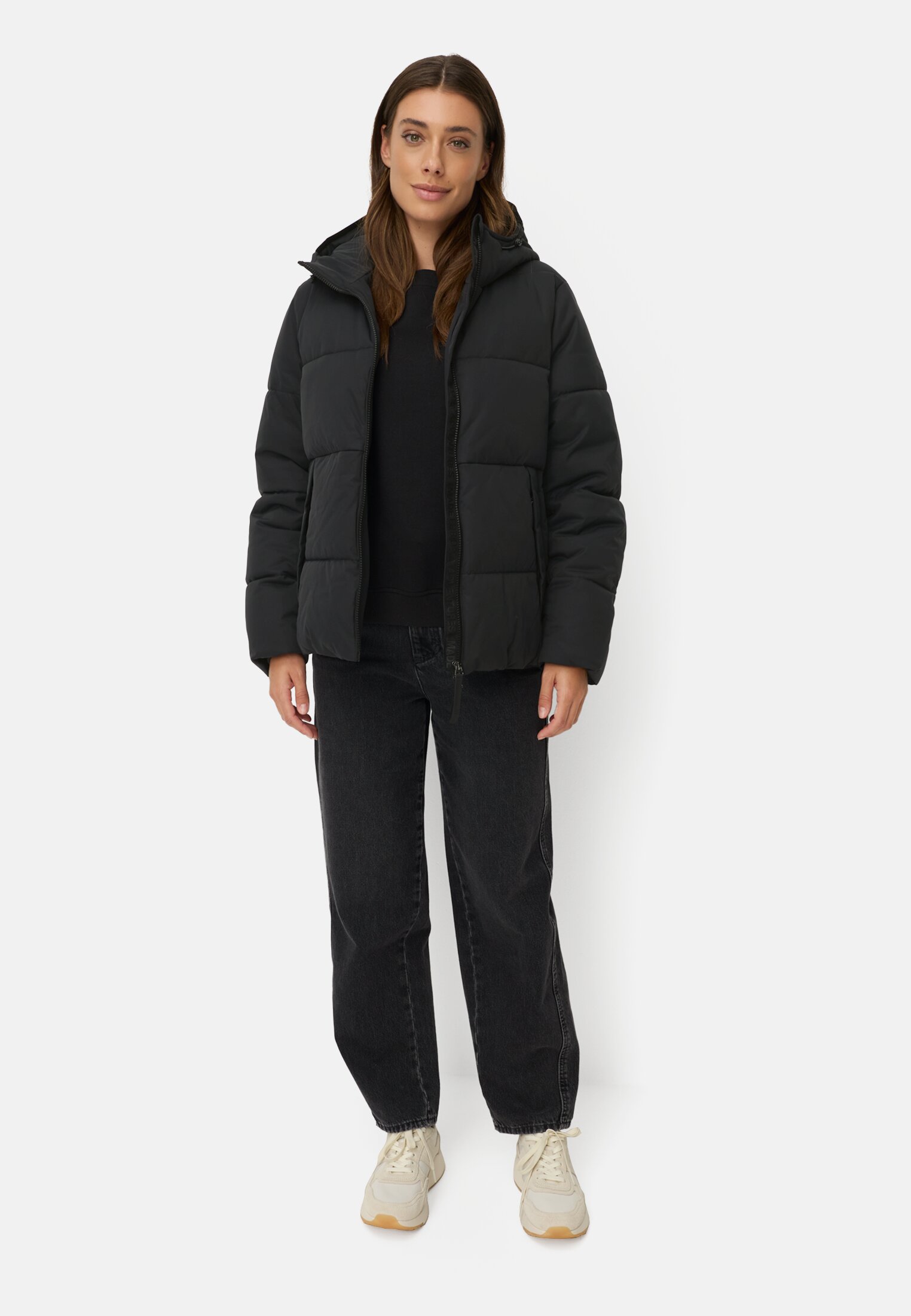 Damen Gefütterte Jacke mit reflektierenden Details Schwarz getragen vorne Ganzkörper