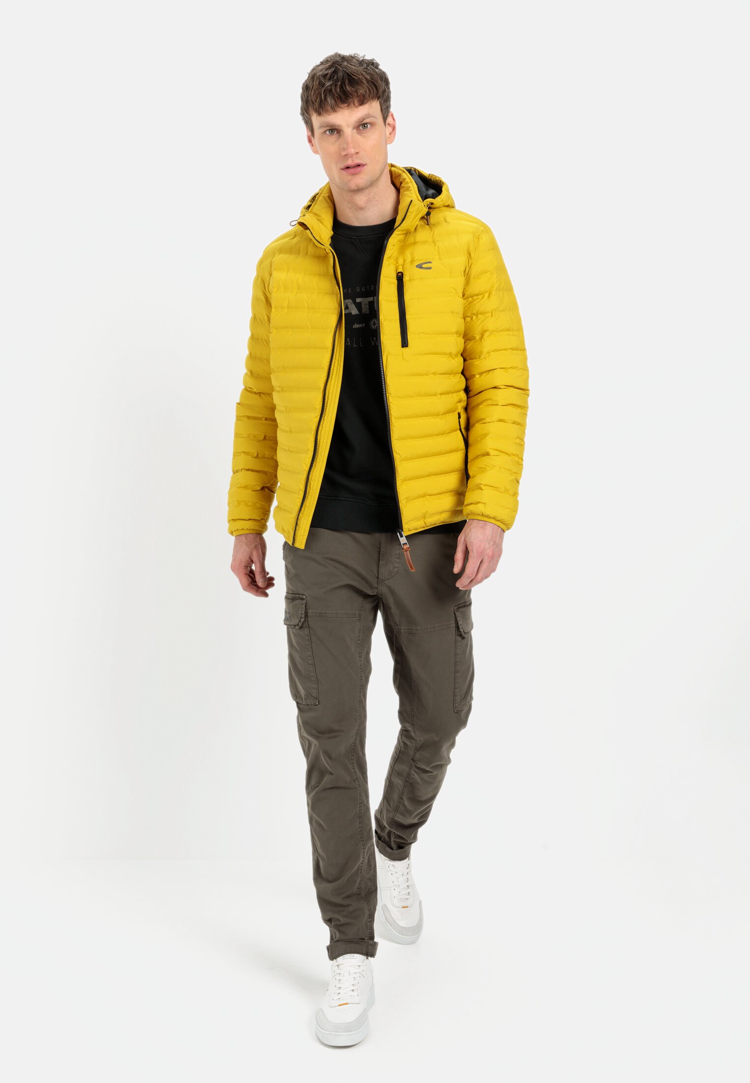 MI_430354-3O66-61_M3-00 Herren Wasserdichte teXXXactive® Funktionsjacke in Steppoptik Gelb getragen vorne Ganzkörper