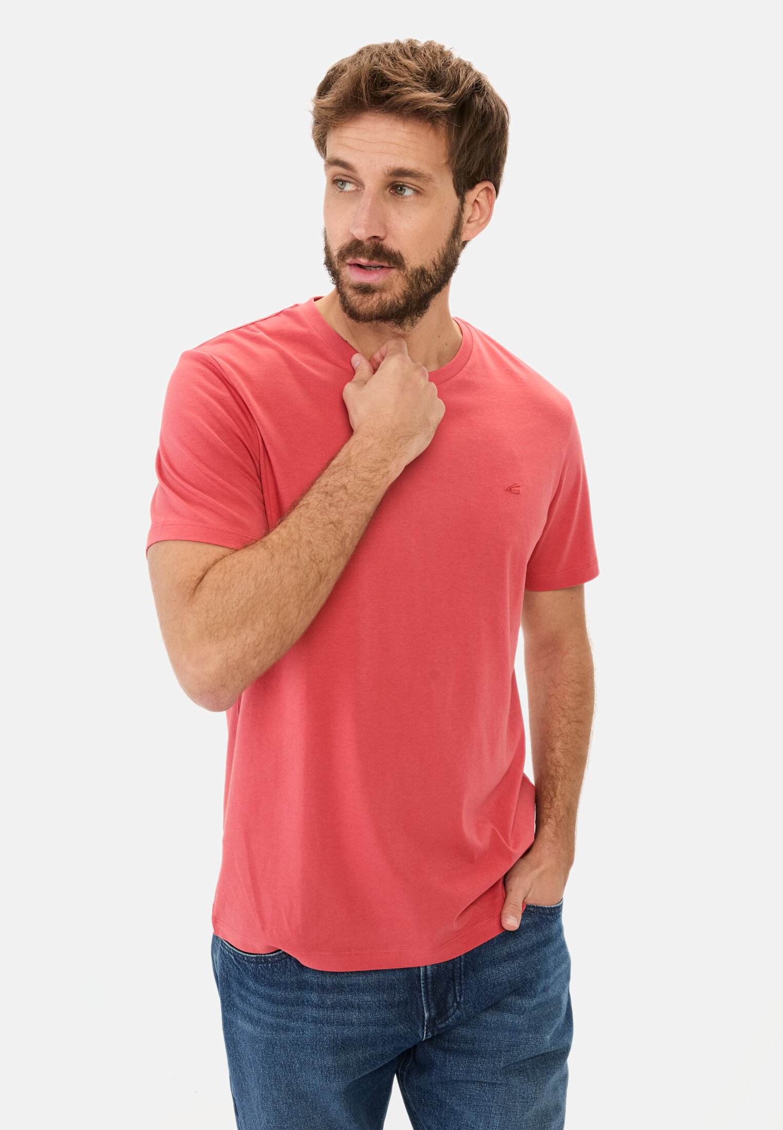 Herren Basic T-Shirt aus reiner Baumwolle Rot getragen vorn