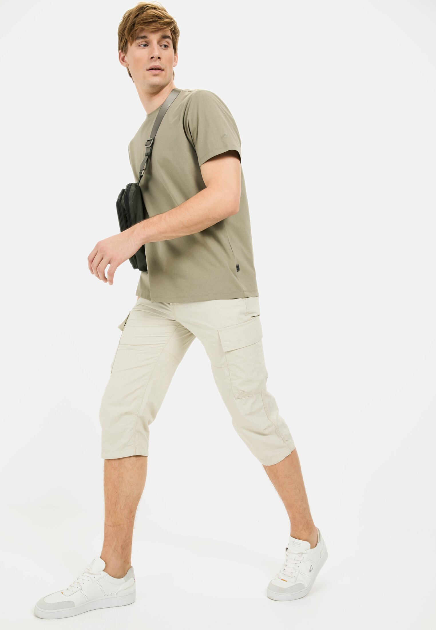 Herren 3/4 Cargo Shorts Regular Fit Beige getragen emotional
