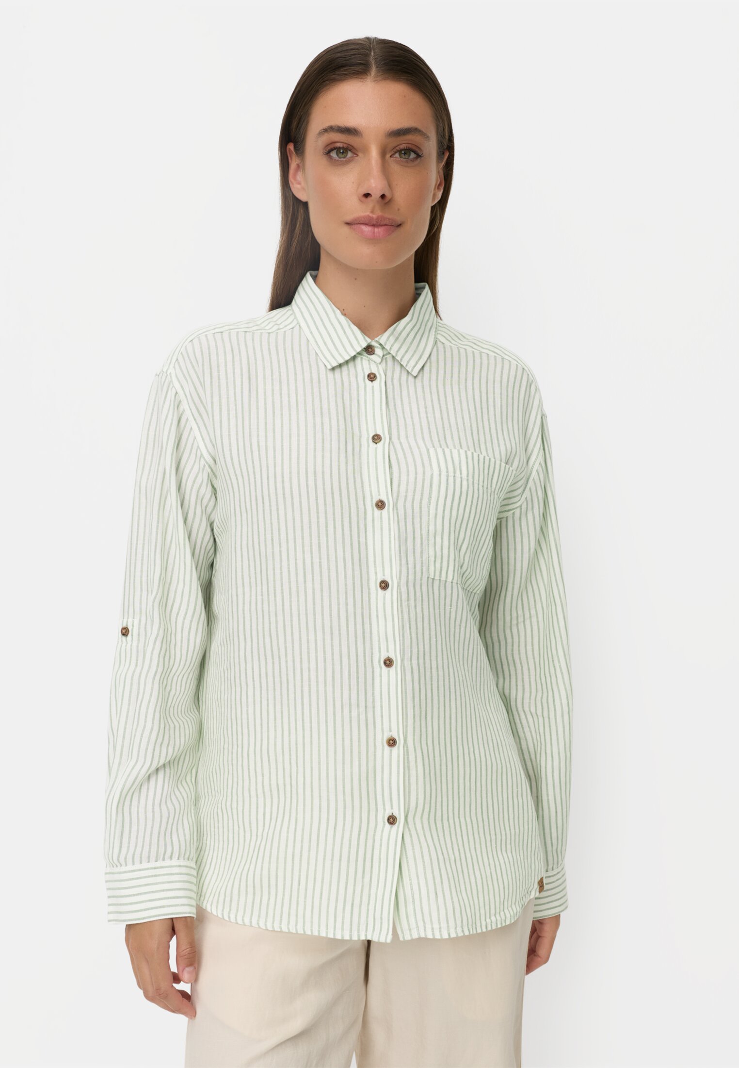 Vrouwen Blouse met kentkraag Jadeblauw gedragen voor
