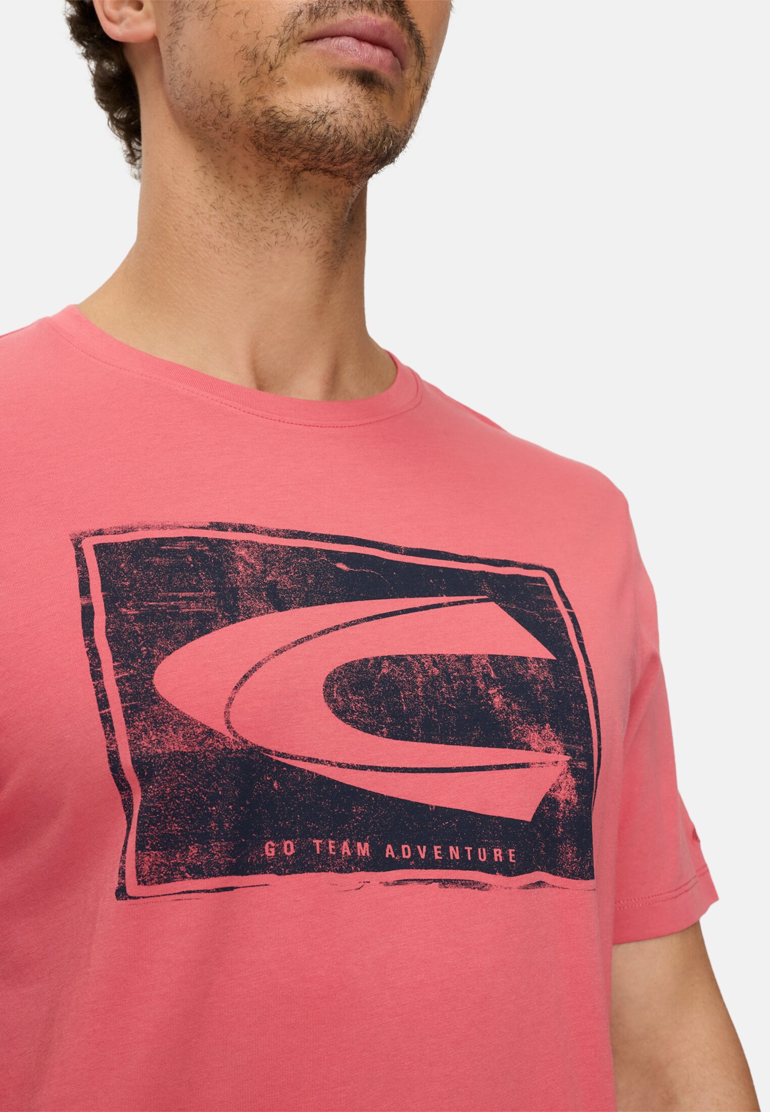 Heren T-shirt van puur katoen Rood gedragen detail dichtbij