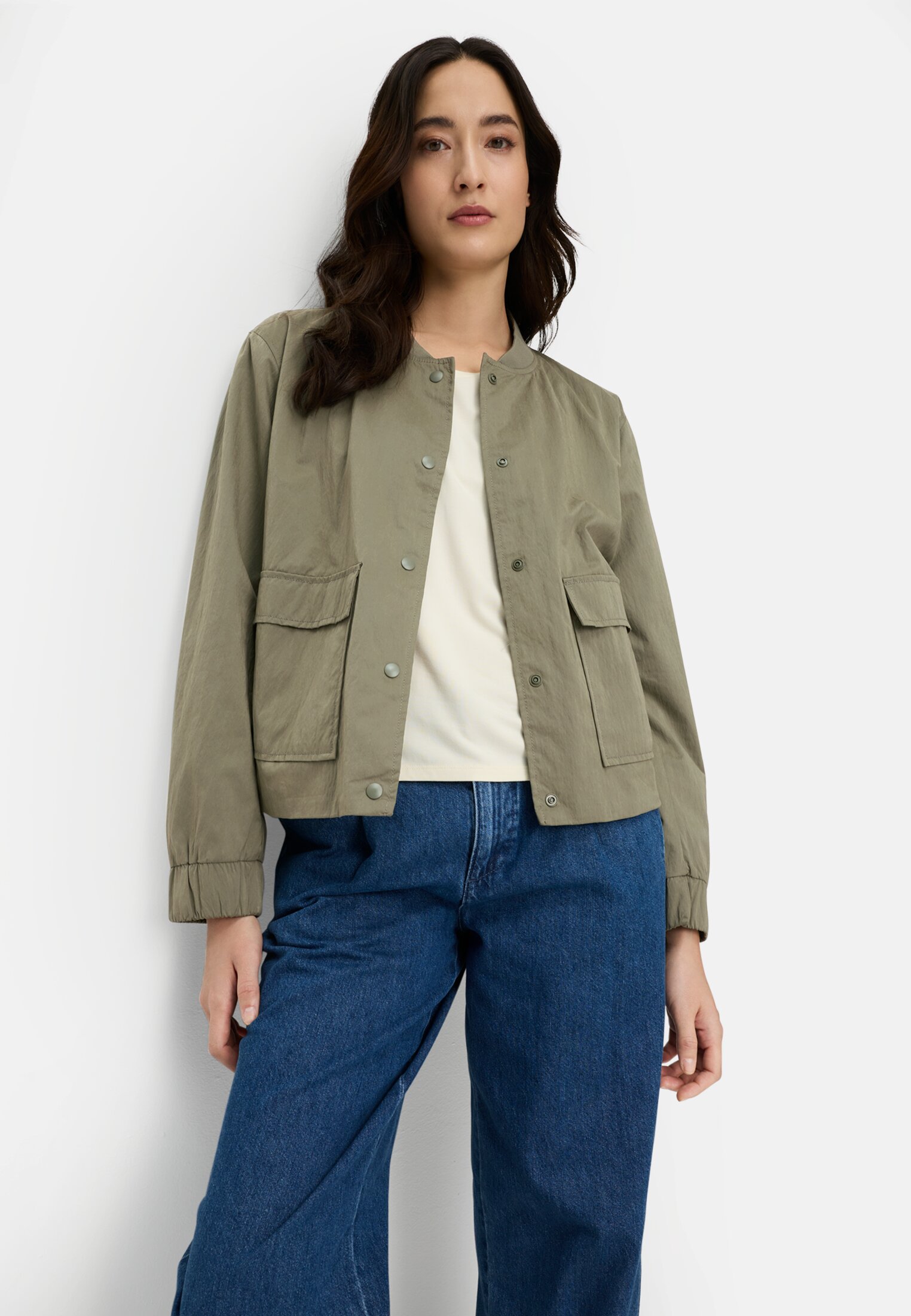 Women Indoor jacket with bomber collar Dark Green worn emotional