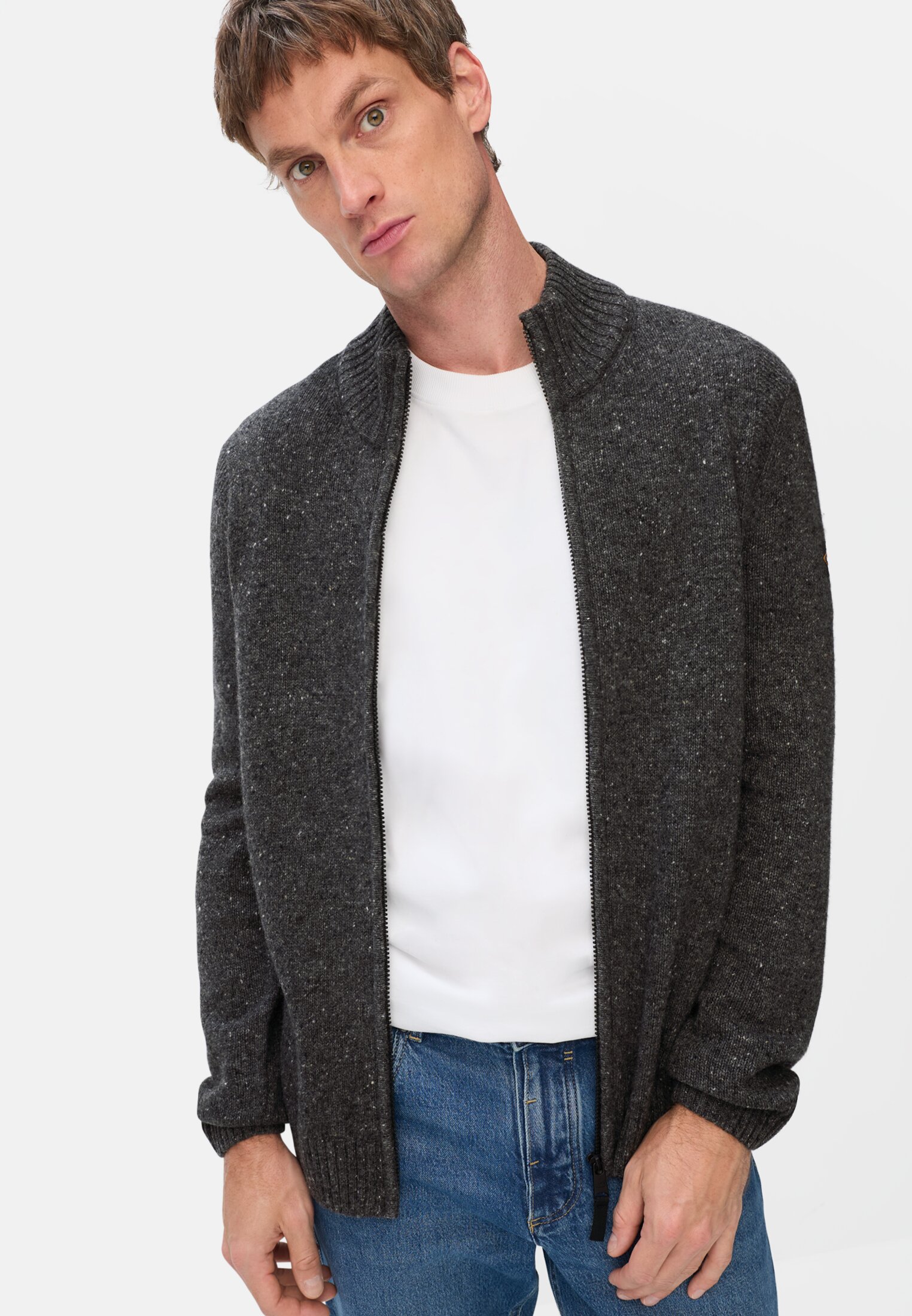 Men Knitted jumper in merino wool blend Graphite Gray worn emotional