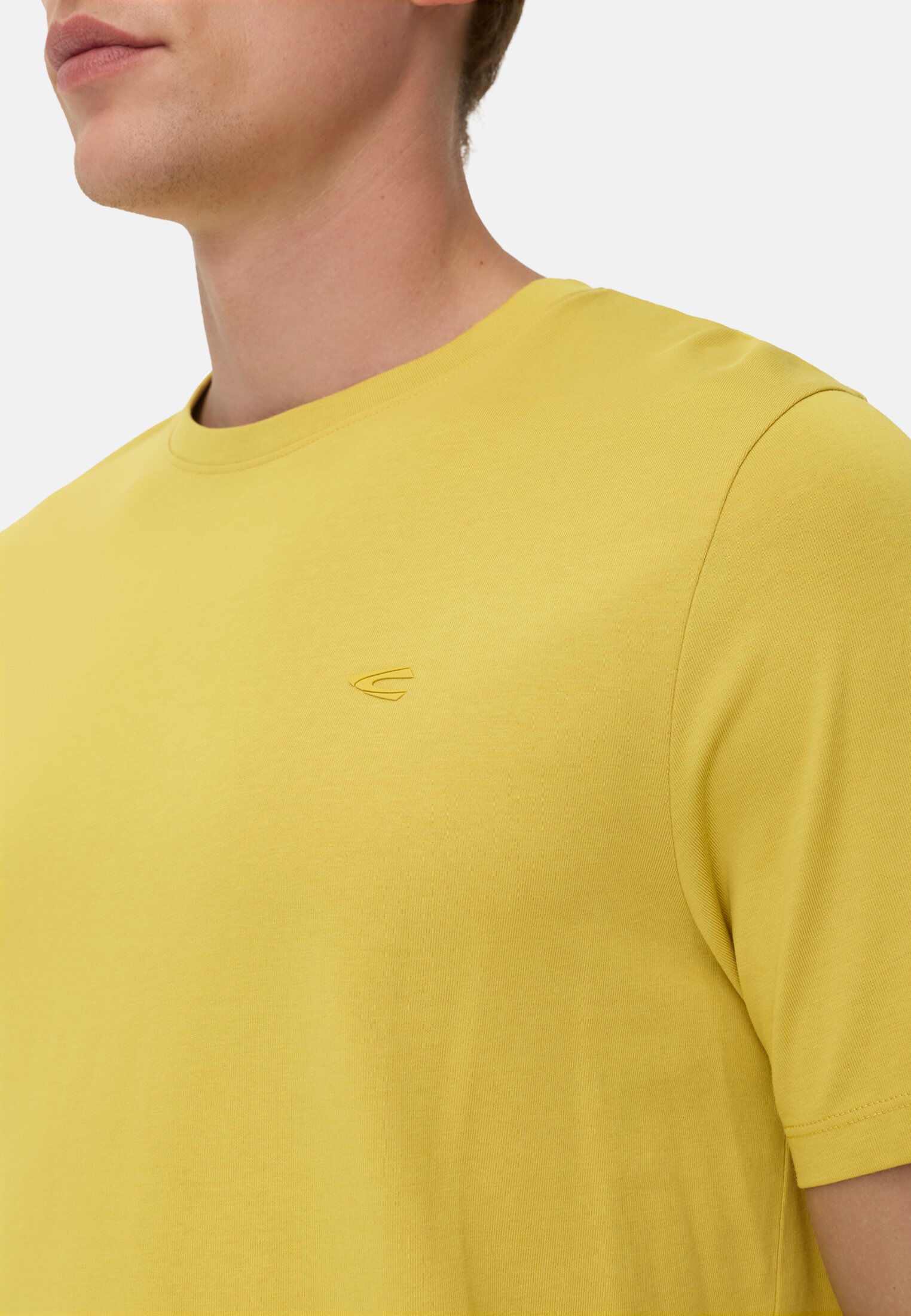 Men FleXXXactive© T-shirt with 4-way stretch Yellow worn detail close
