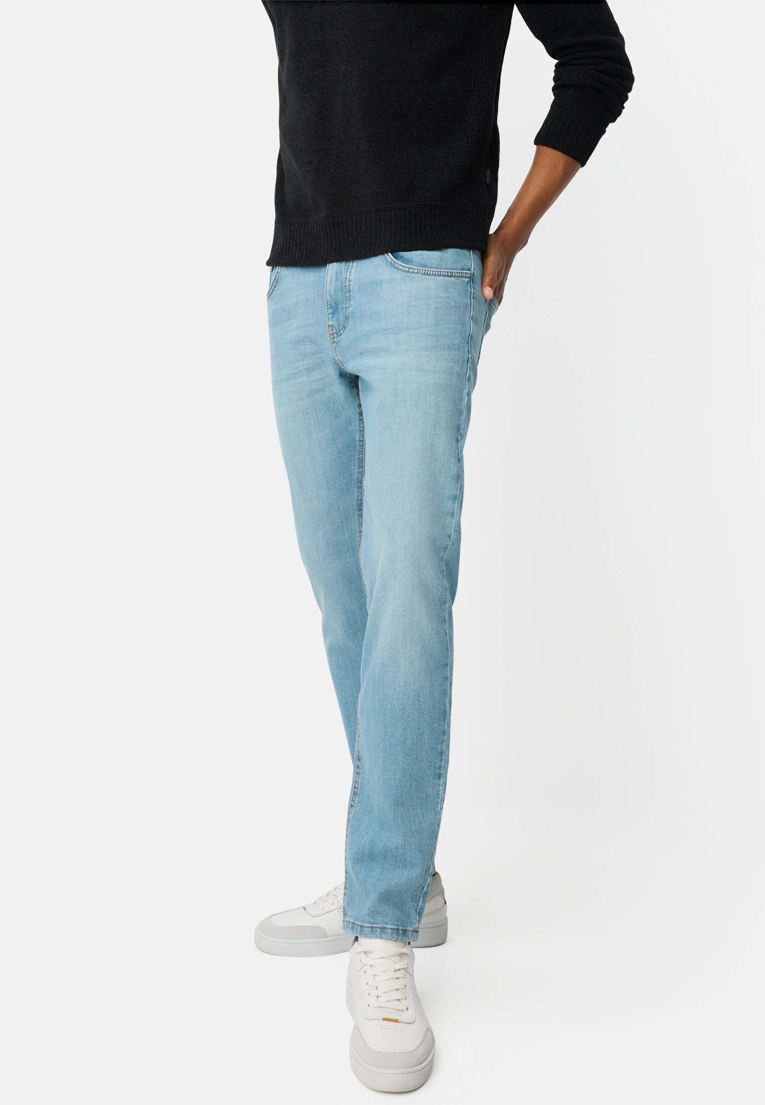Men 5 Pocket Slim Fit Jeans Light Blue worn emotional