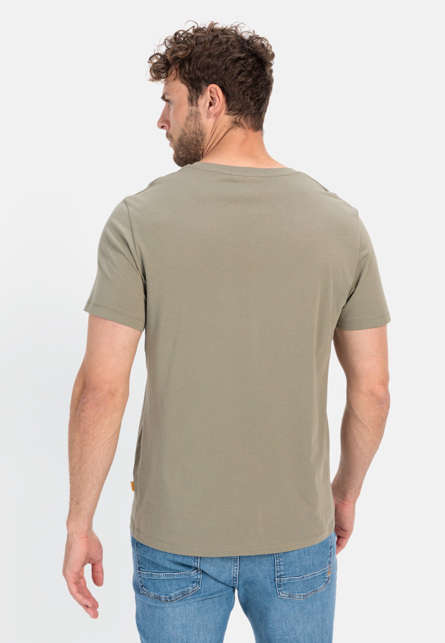 Herren Basic T-Shirt mit Rundhals aus Organic Cotton Khaki getragen hinten