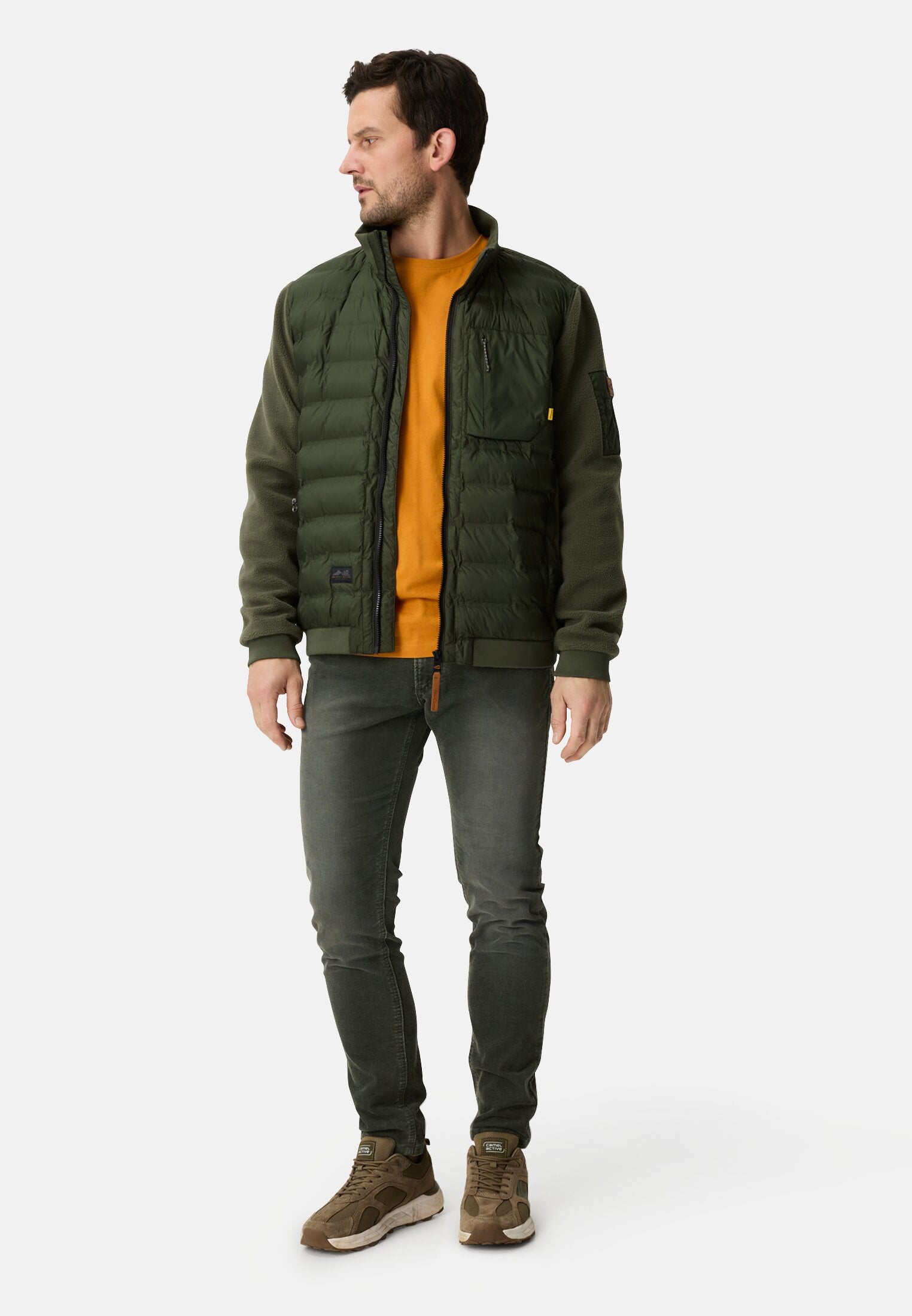 Herren Slim Fit 5-Pocket Hose Waldgrün getragen vorne Ganzkörper