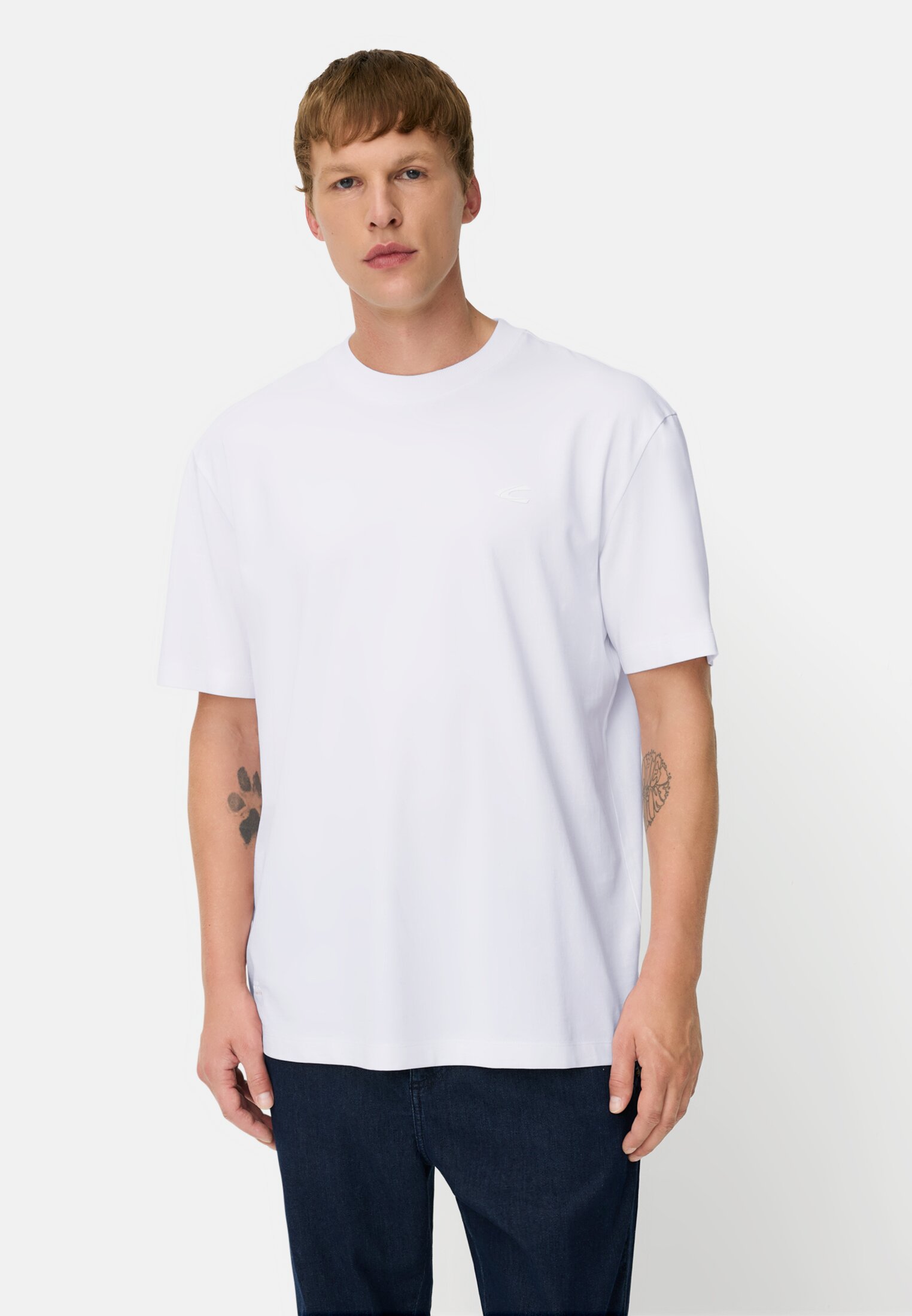 Herren Oversized T-Shirt aus Organic Cotton Weiß getragen vorn