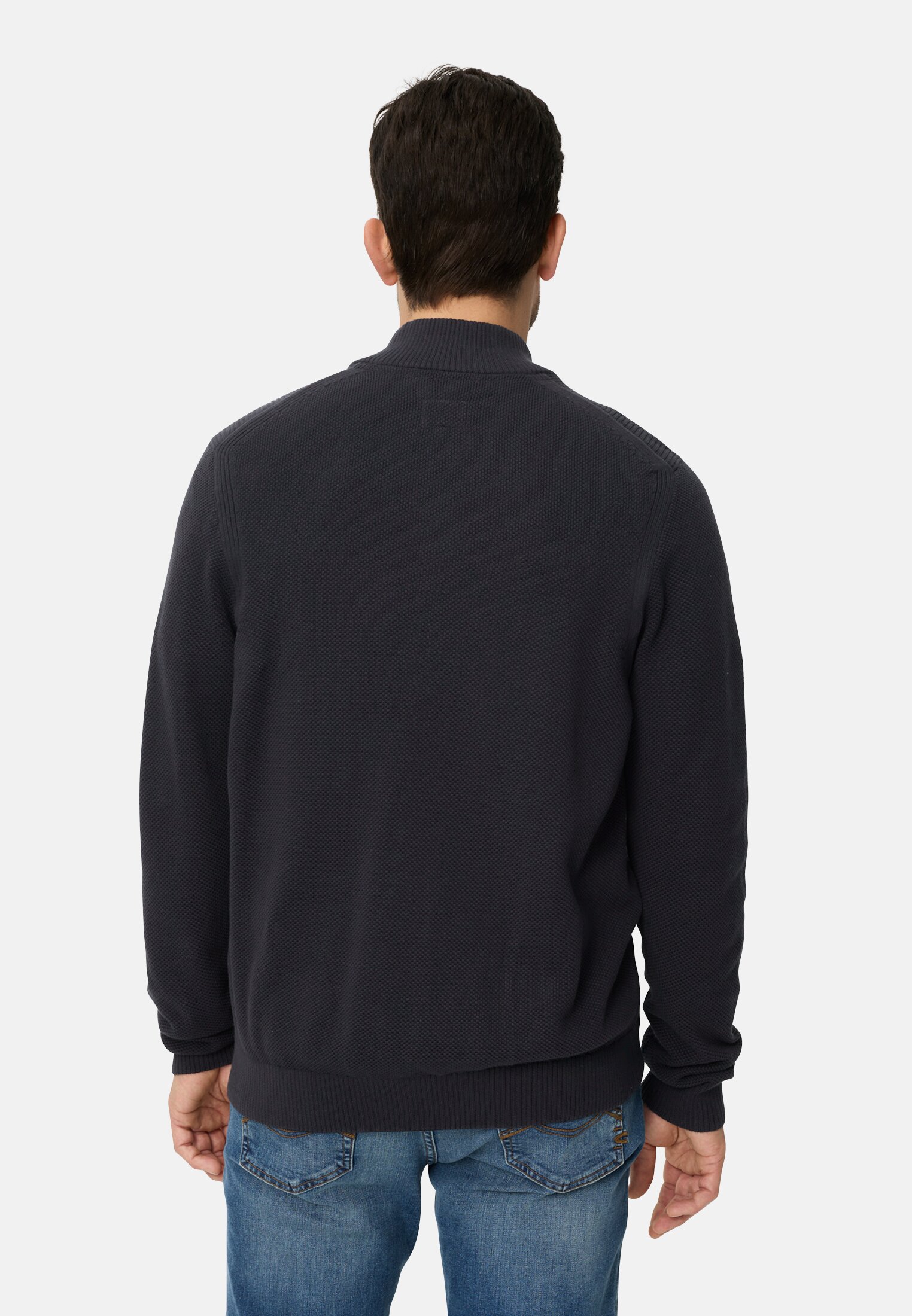 Heren Gebreid vest met opstaande kraag Marineblauw gedragen achter