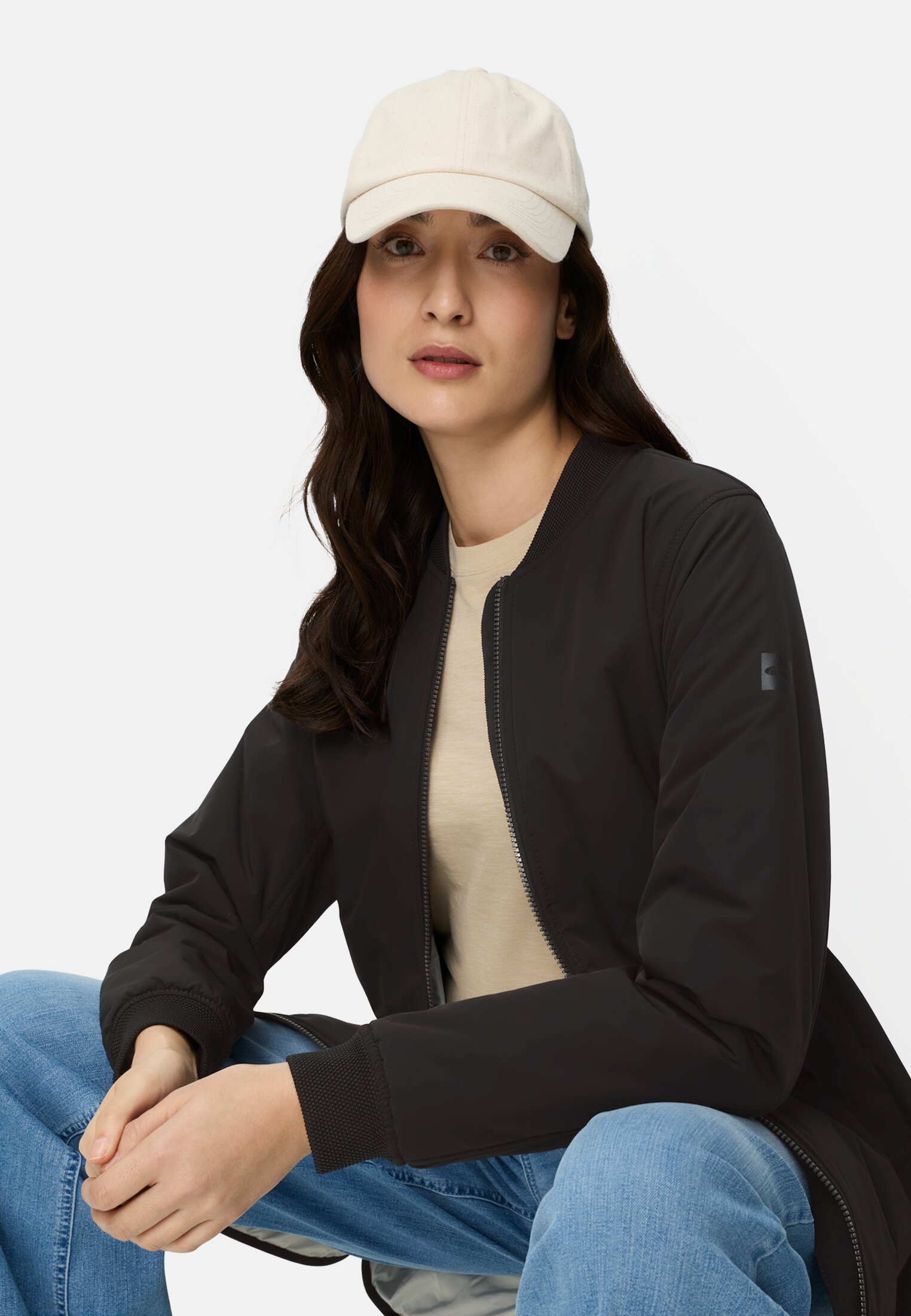 Damen Mantel mit 2-Wege-Reißverschluss Schwarz getragen emotional