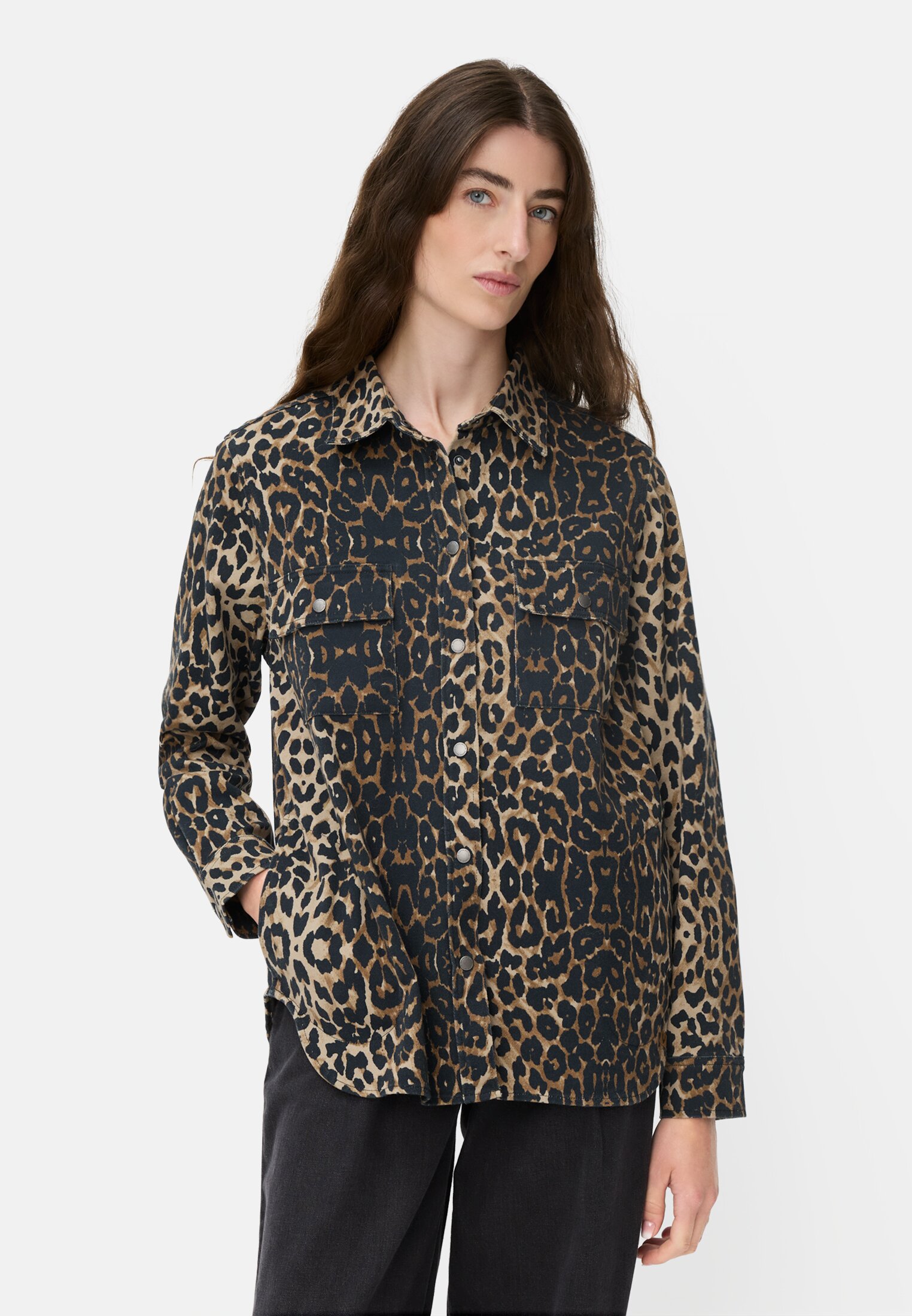 Women Long-sleeved blouse with leo print Leo worn front