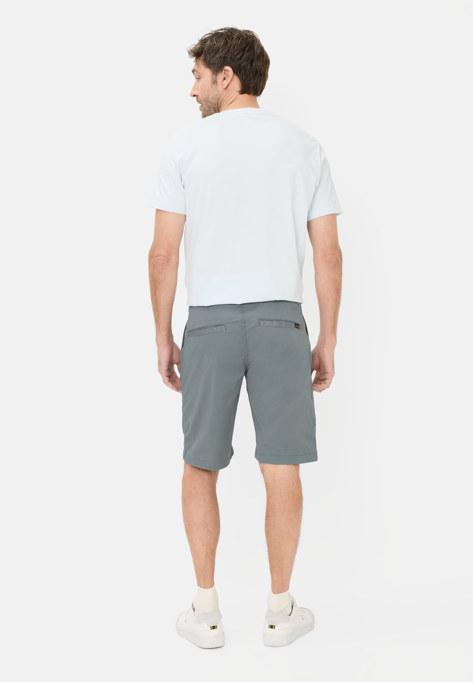 Herren Bermuda Shorts mit Reißverschluss Sturmblau getragen hinten