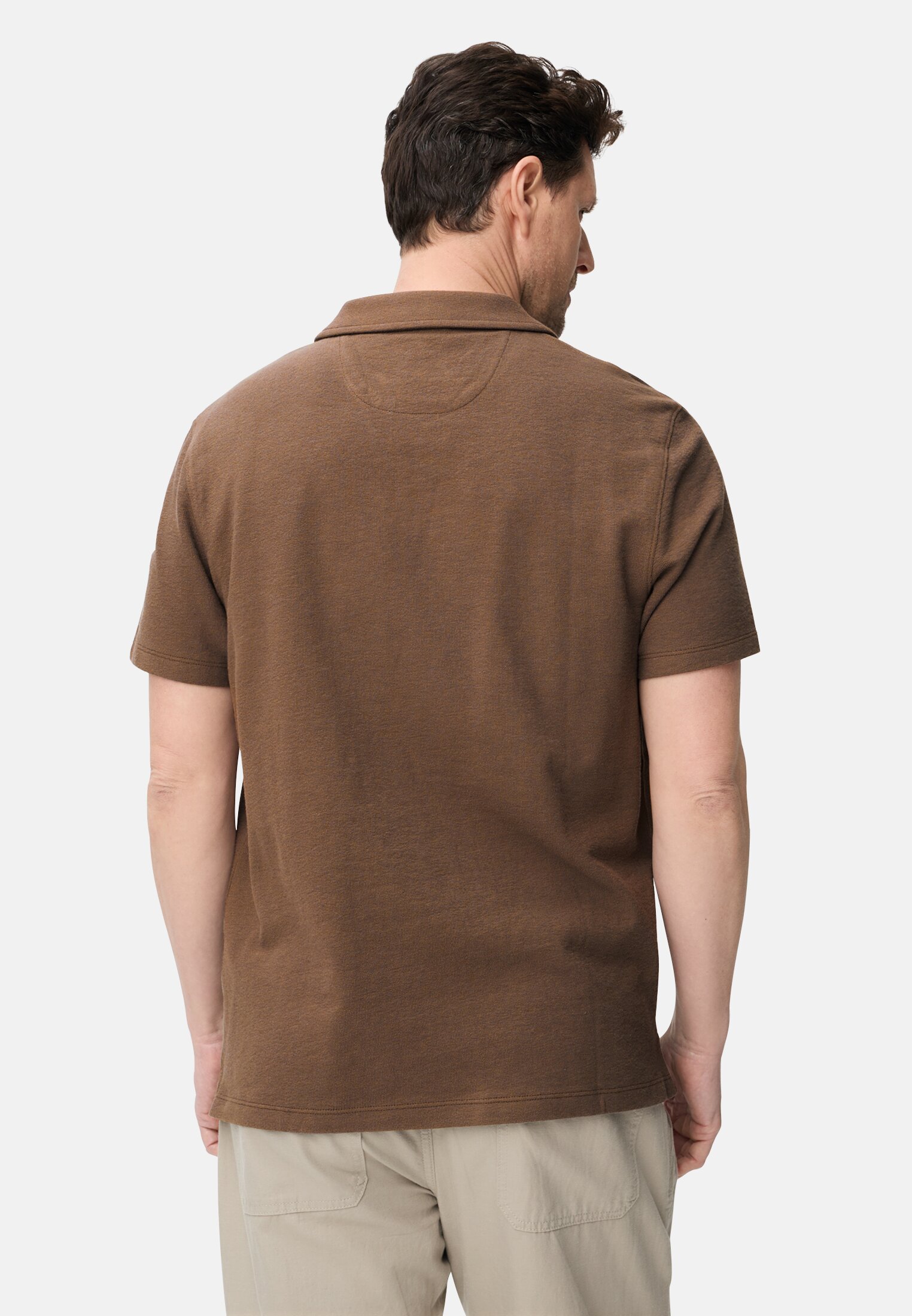 Men Polo shirt made of pure cotton Mud Brown worn back