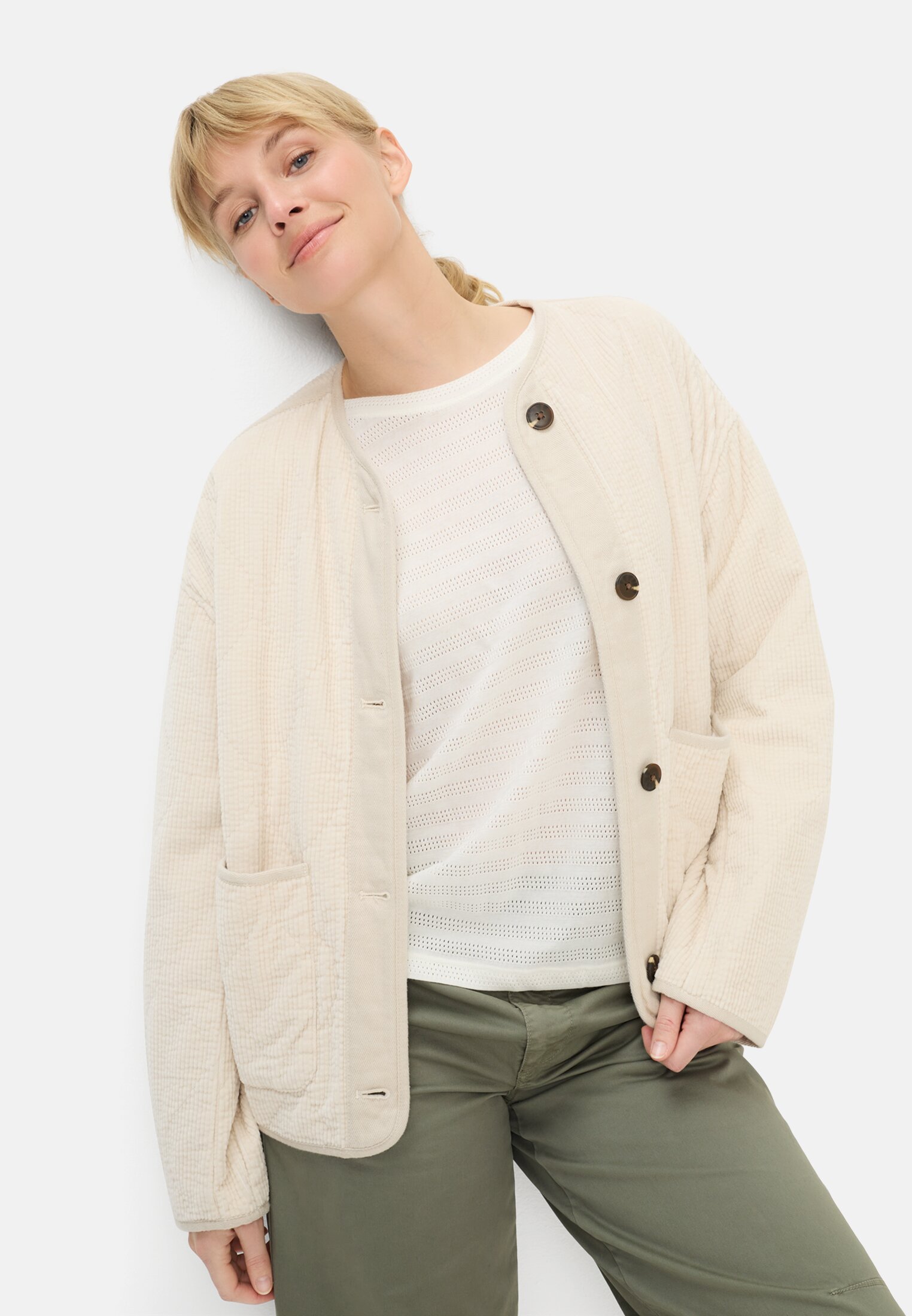 Women T-shirt with crew neck made from pure cotton Milk White worn emotional