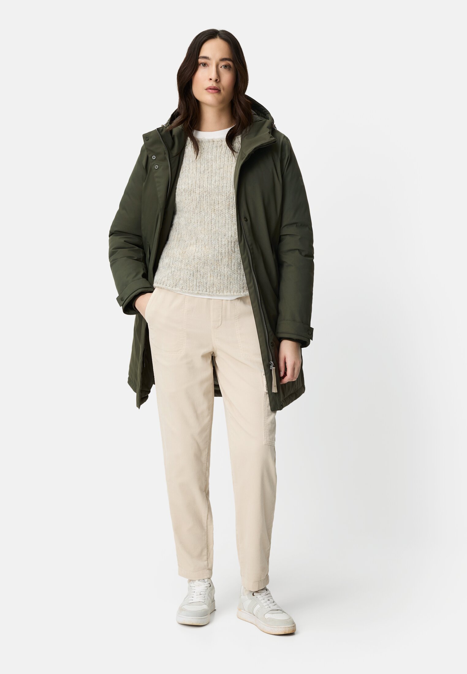 Damen teXXXactive® Funktionsparka mit reflektierenden Details Waldgrün getragen vorne Ganzkörper