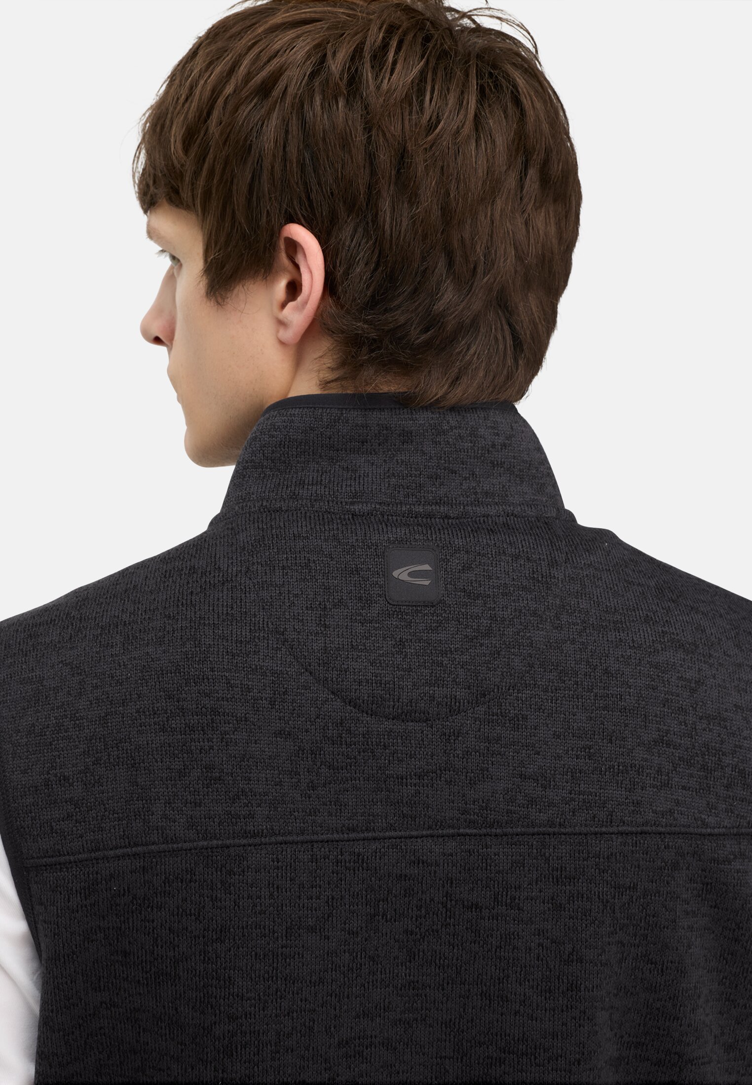Heren Fleecevest met opstaande kraag Marineblauw gedragen detail dichtbij  