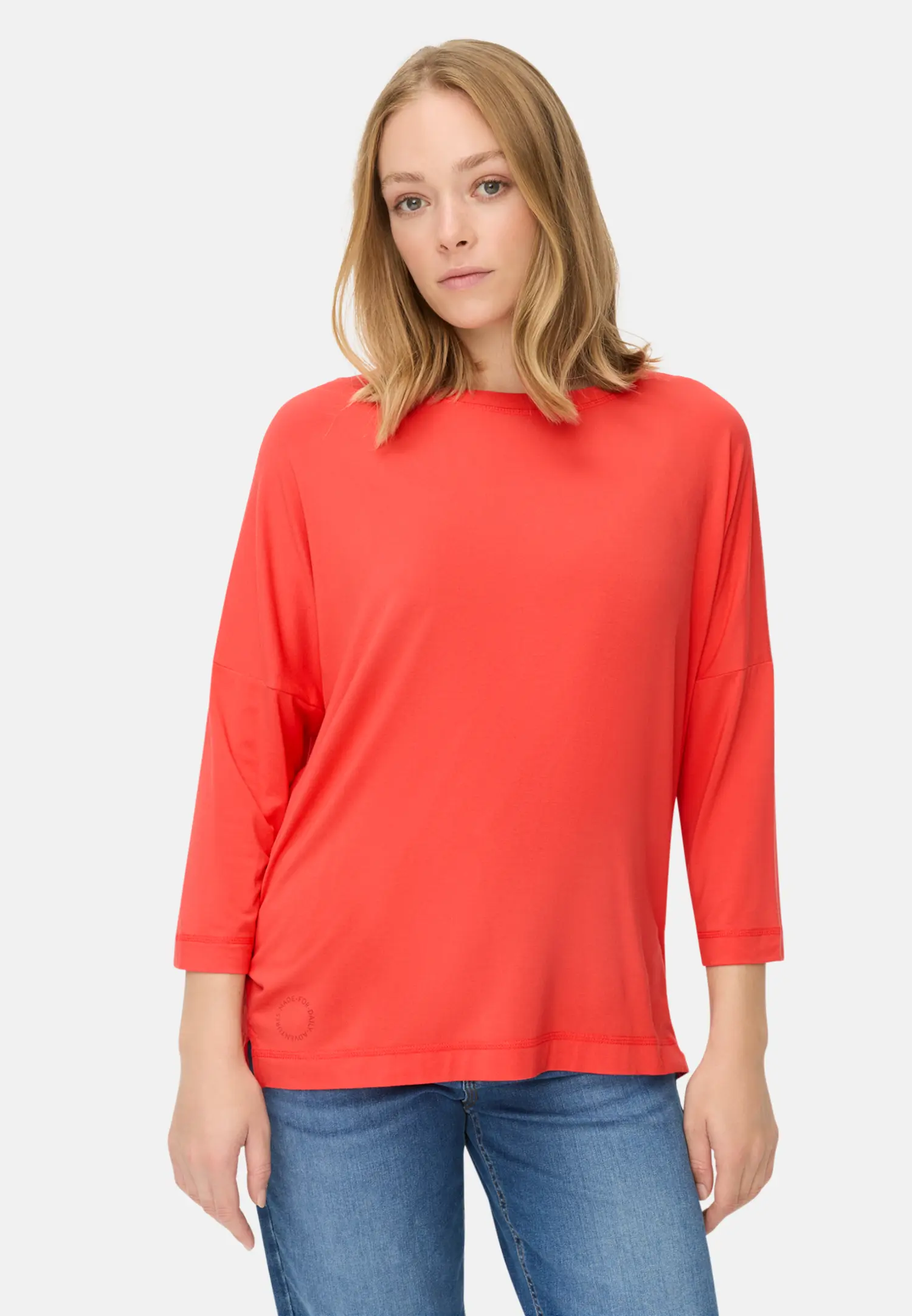Women Long-sleeved shirt with a crew neck Flame red worn front