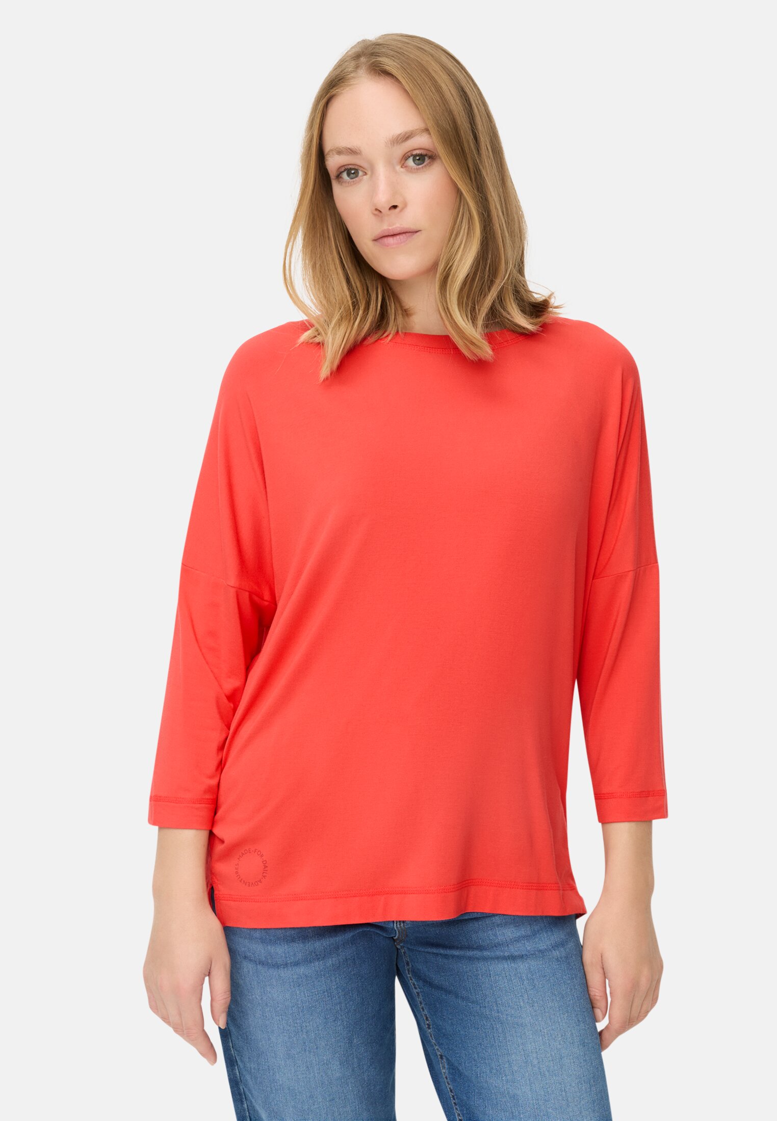 Women Long-sleeved shirt with a crew neck Flame red worn front