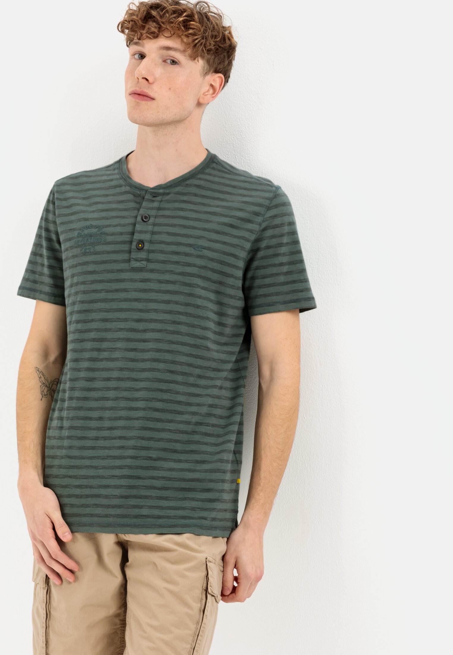 Men Henley shirt with striped pattern Green worn emotional