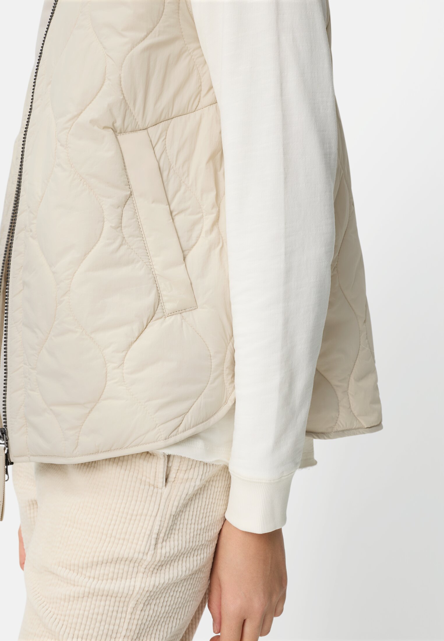 Damen Weste mit Stehkragen Eiche getragen detailliert nah