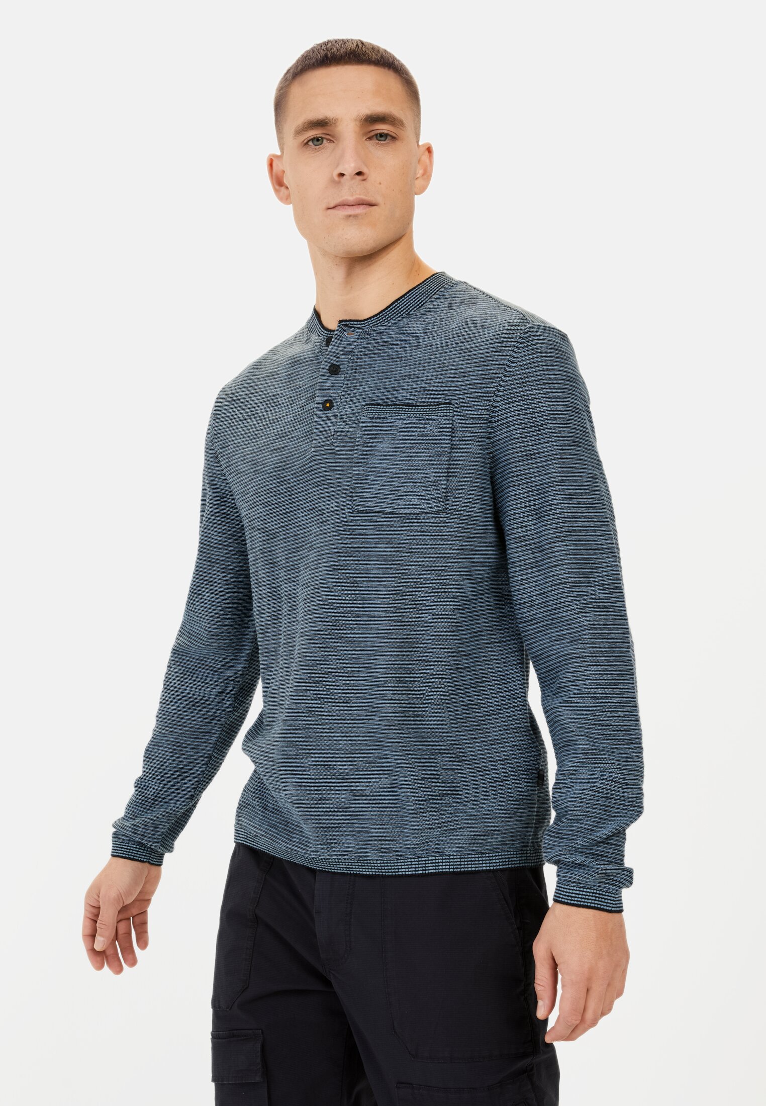 Men Henley long-sleeve shirt made from a cotton blend Blue worn front