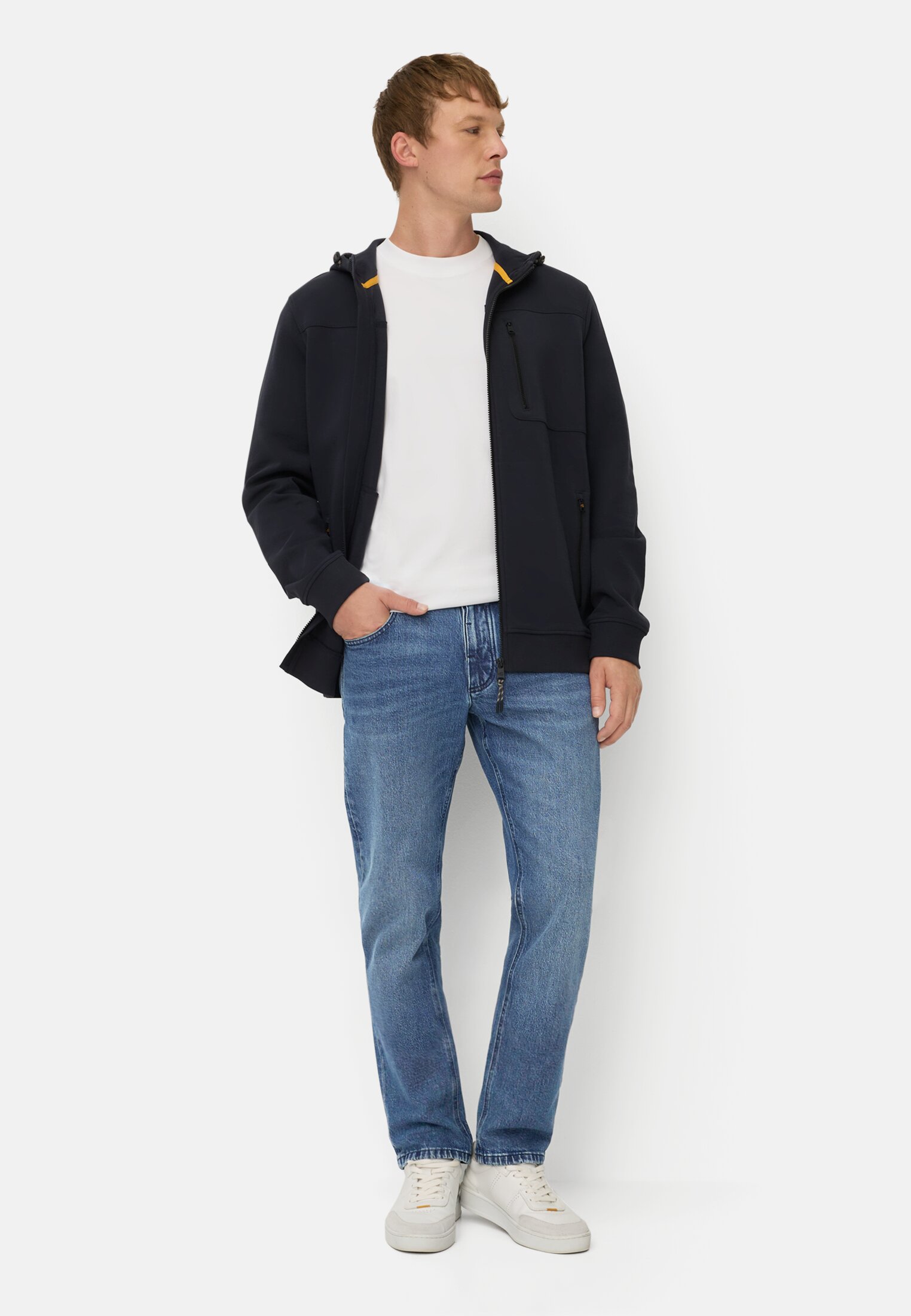 Heren Regular Fit Jeans met 2-weg stretch gedragen voor lichaam compleet