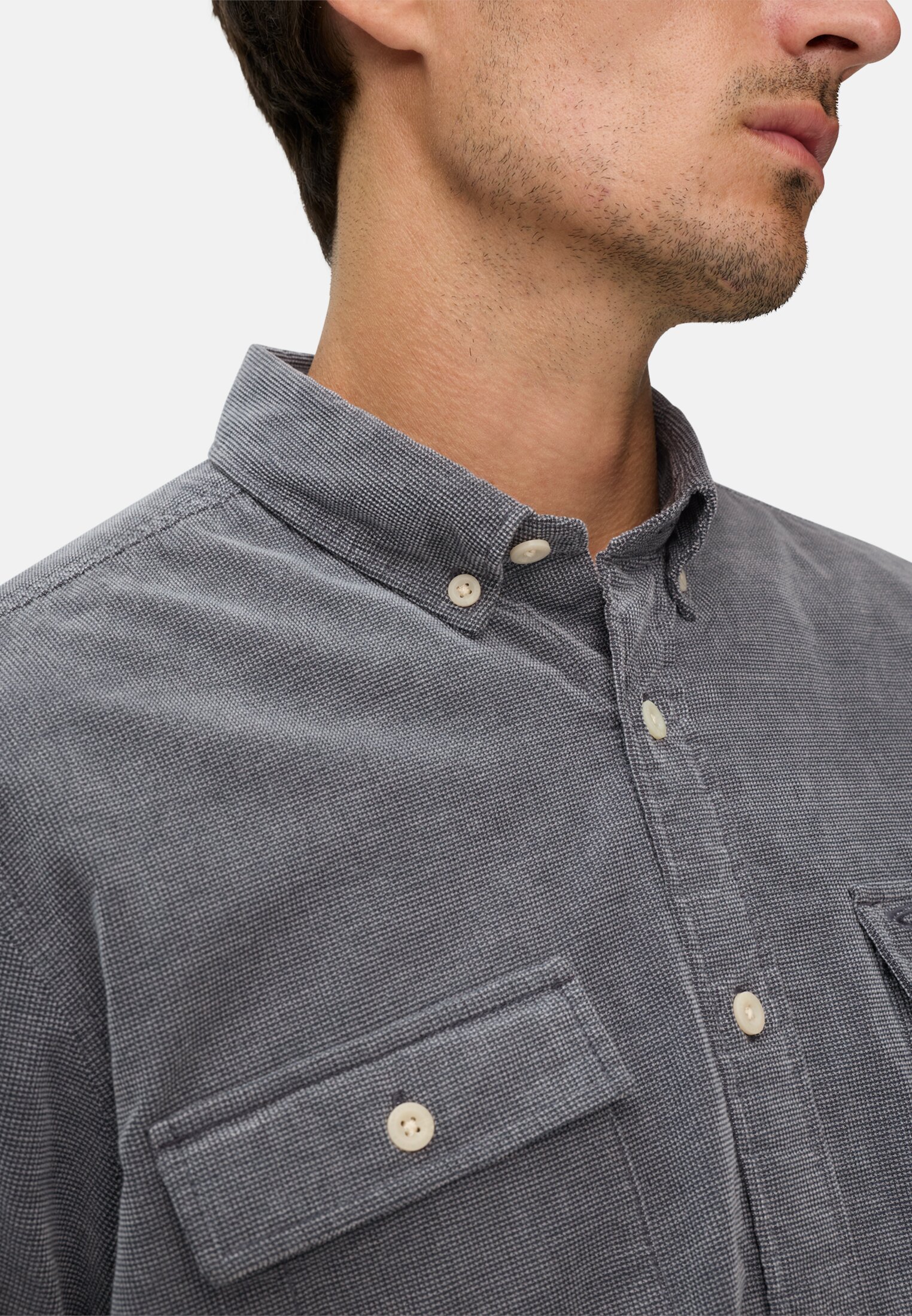 Men Long-sleeved shirt with patch pockets Ink blue worn detail close