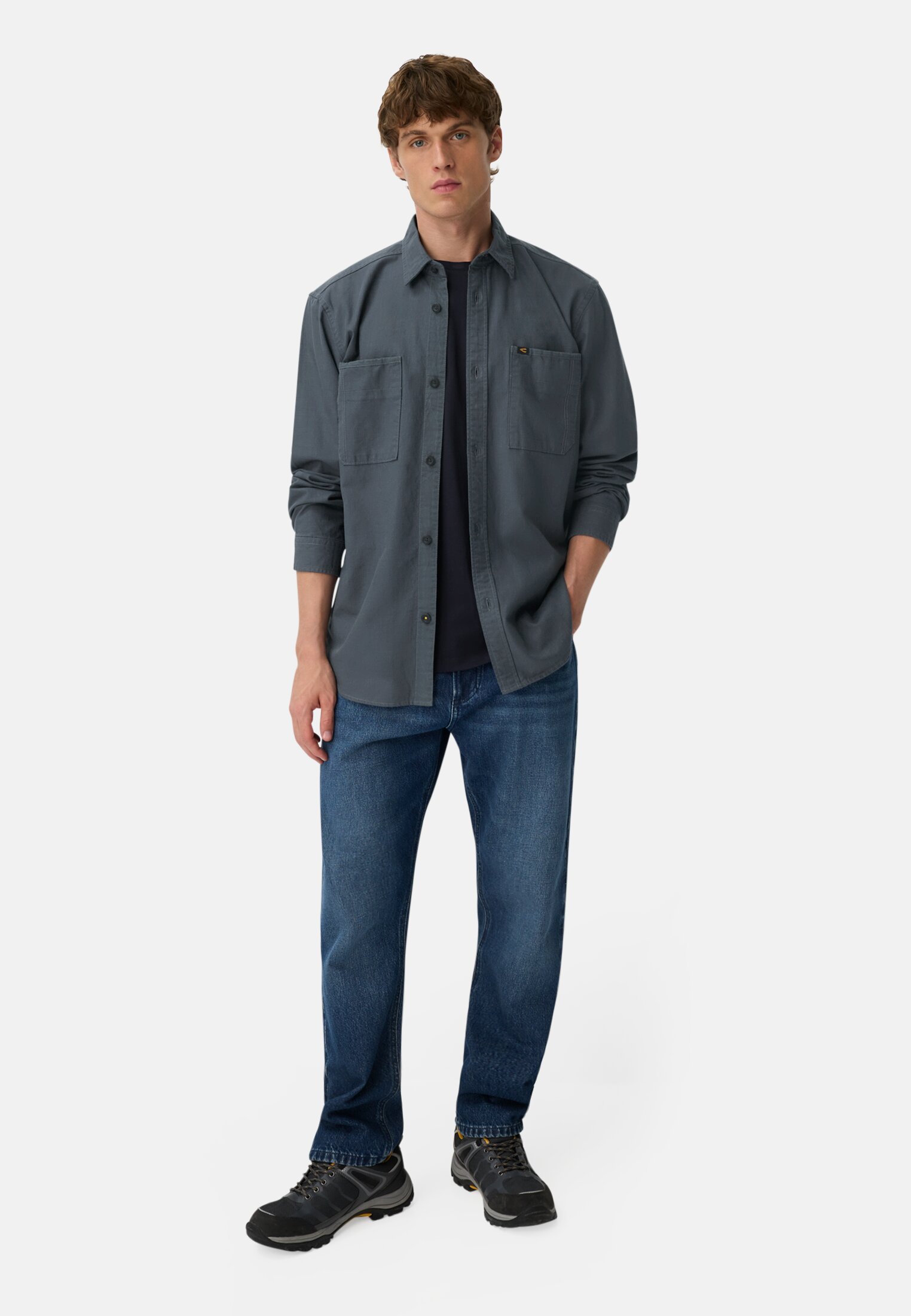 Heren Shirt met lange mouwen, kentkraag en borstzakken Inktblauw gedragen voor lichaam compleet 