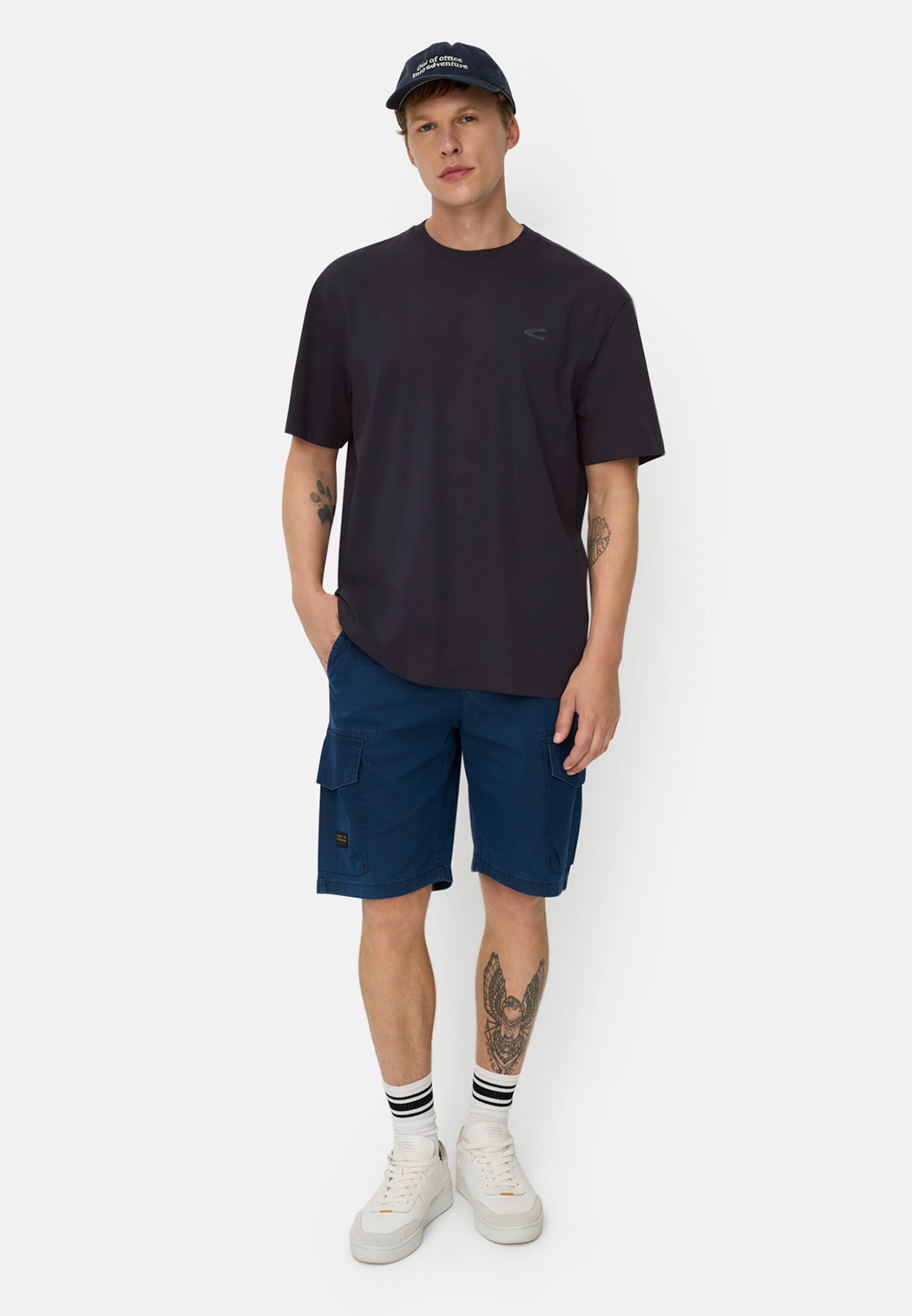 Heren Oversized T-shirt van organic cotton Navy blauw gedragen voor lichaam compleet