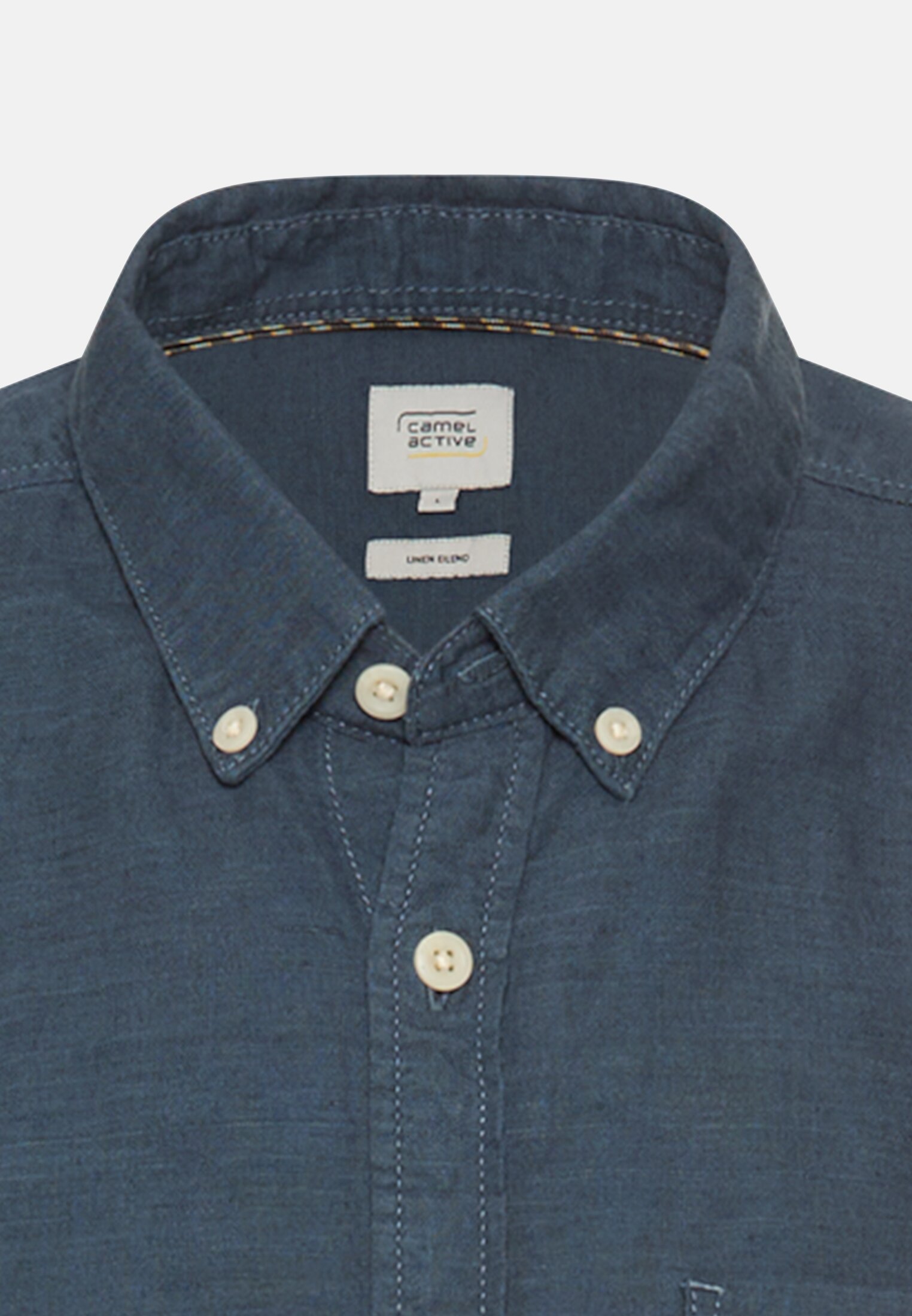 Herren Shirt aus Leinen und Baumwolle mit Button-Down-Kragen Tintenblau vorne nah