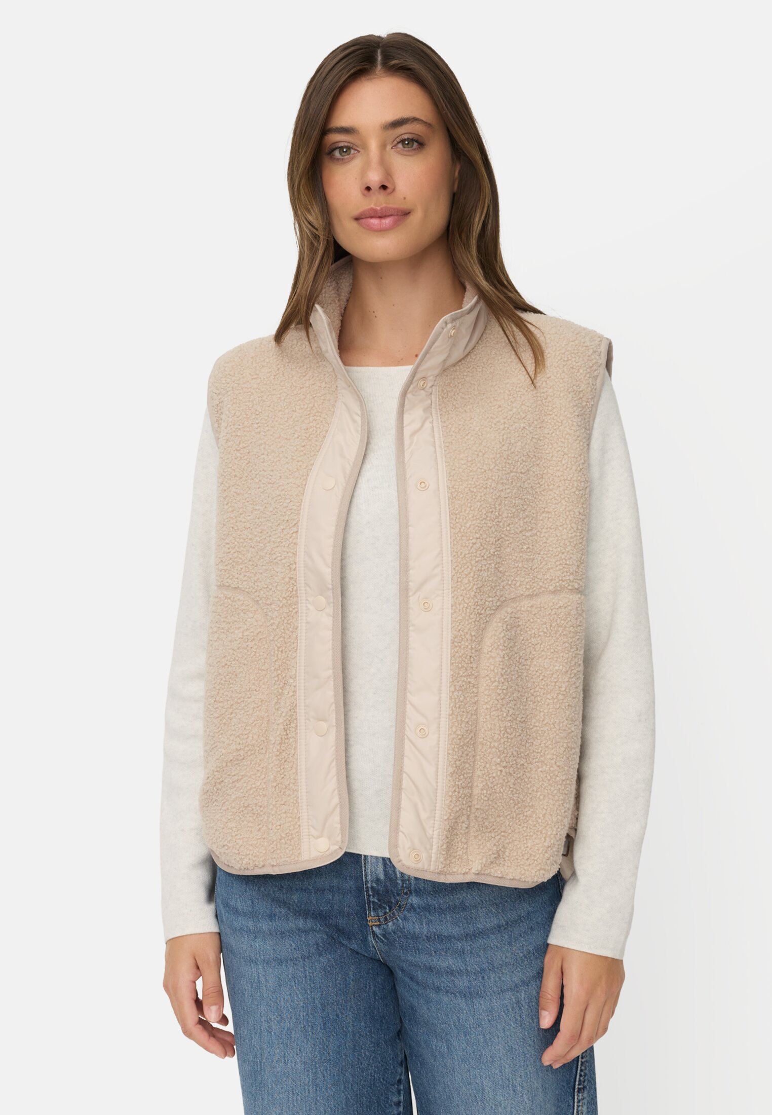 Women Short vest with reflective details Oats worn front