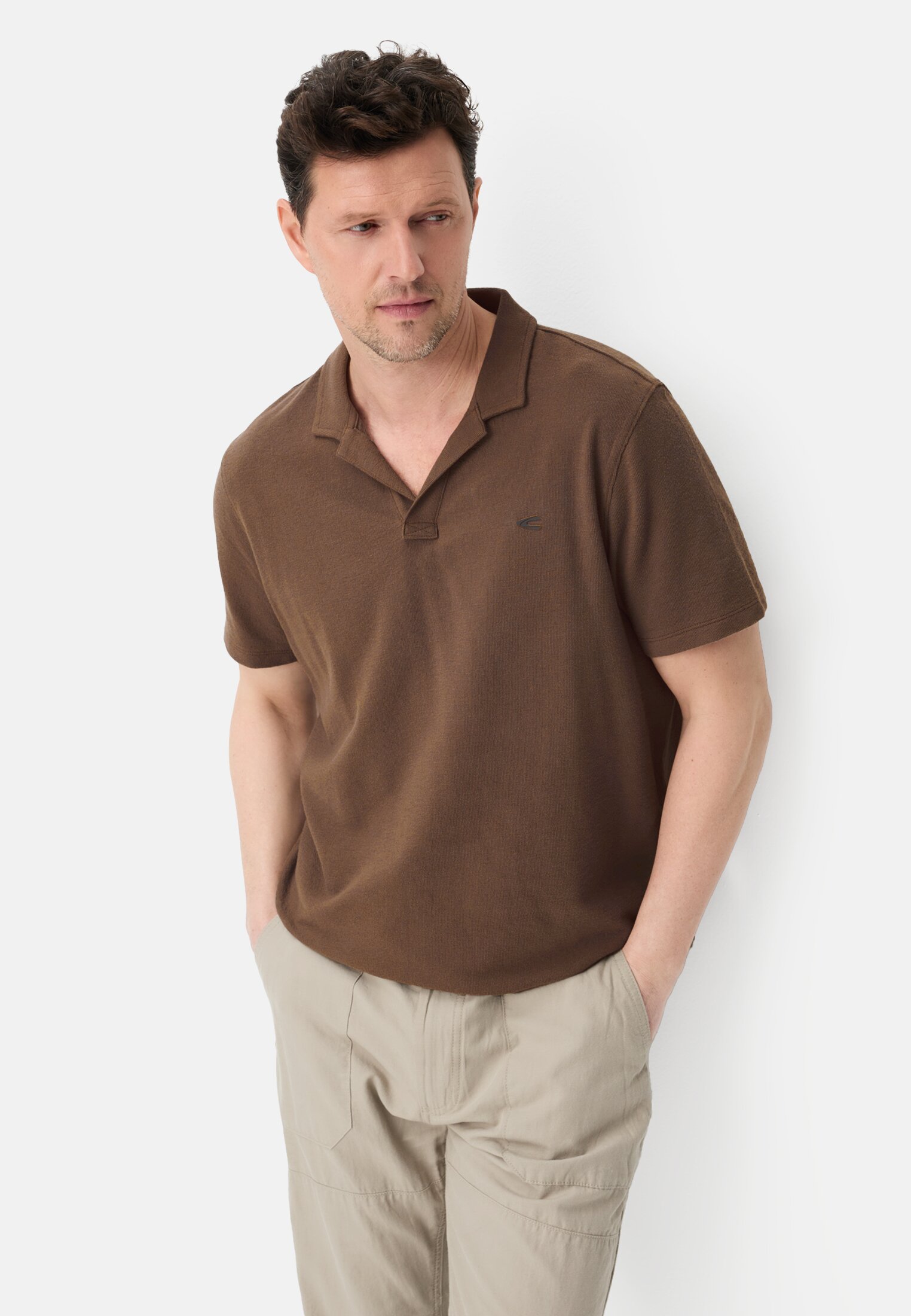 Men Polo shirt made of pure cotton Mud Brown worn emotional