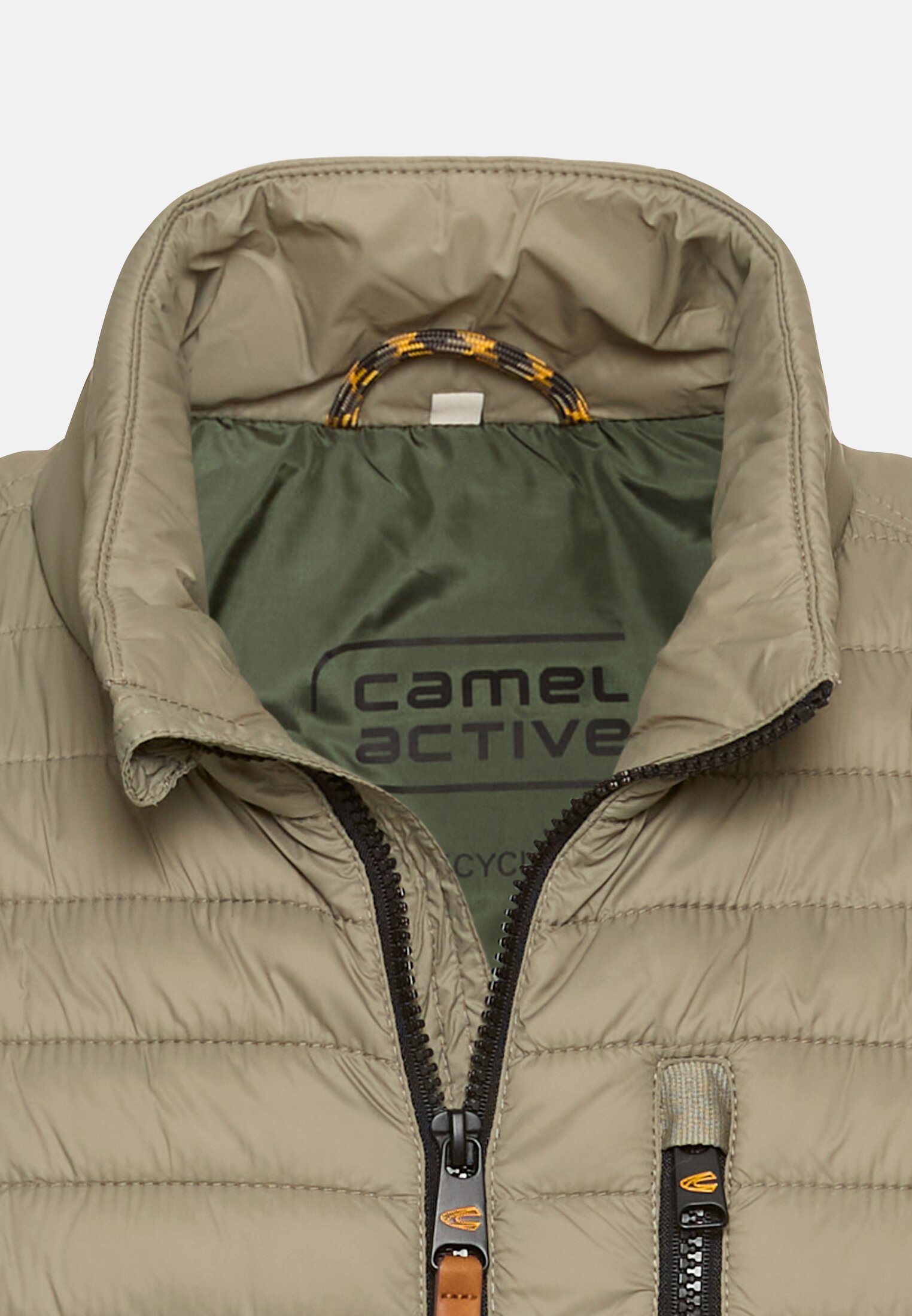 Men Quilted jacket with zip pockets Green front close