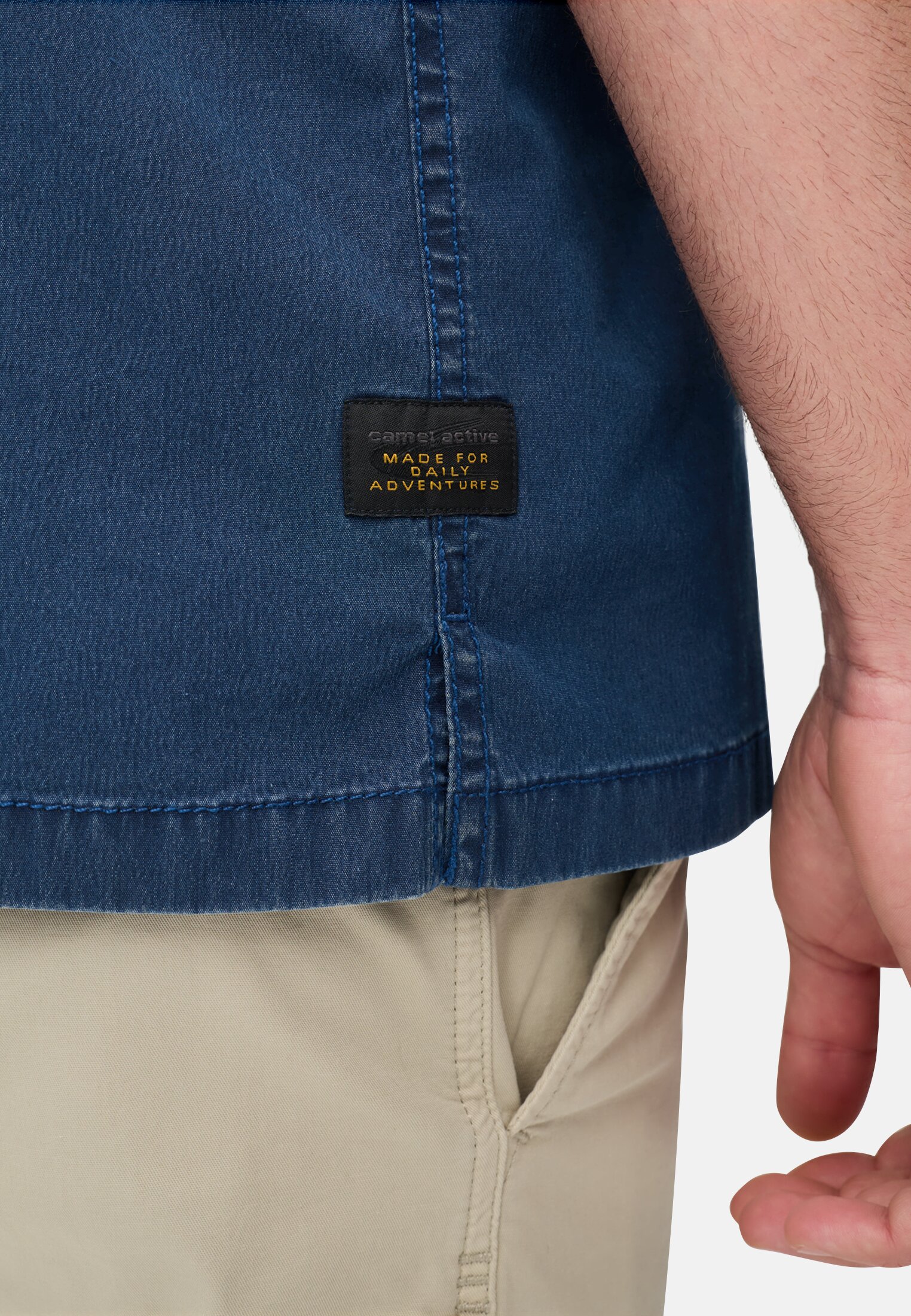 Men Shirt with flap pockets Indigo Blue worn detail close