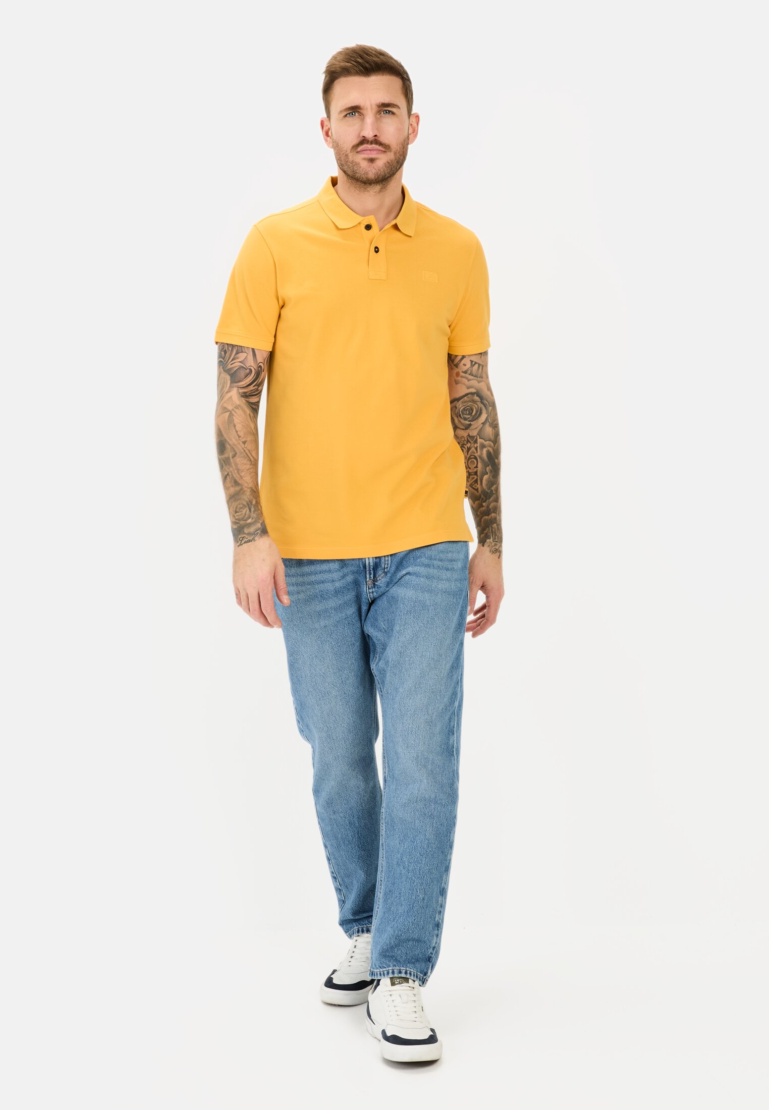 MI_09920-5P00-65_M3-00 Herren Kurzarm Poloshirt aus Baumwolle Orange getragen vorne Ganzkörper