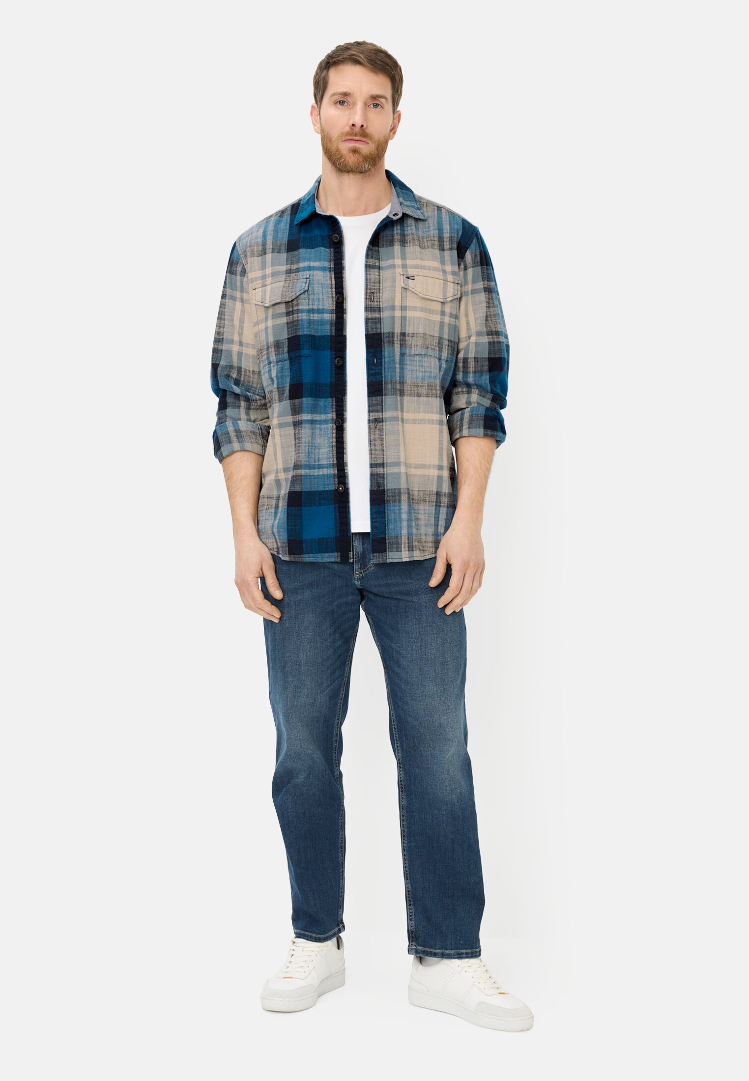 Herren Lässiges Langarmhemd aus reiner Baumwolle Blau getragen vorne Ganzkörper