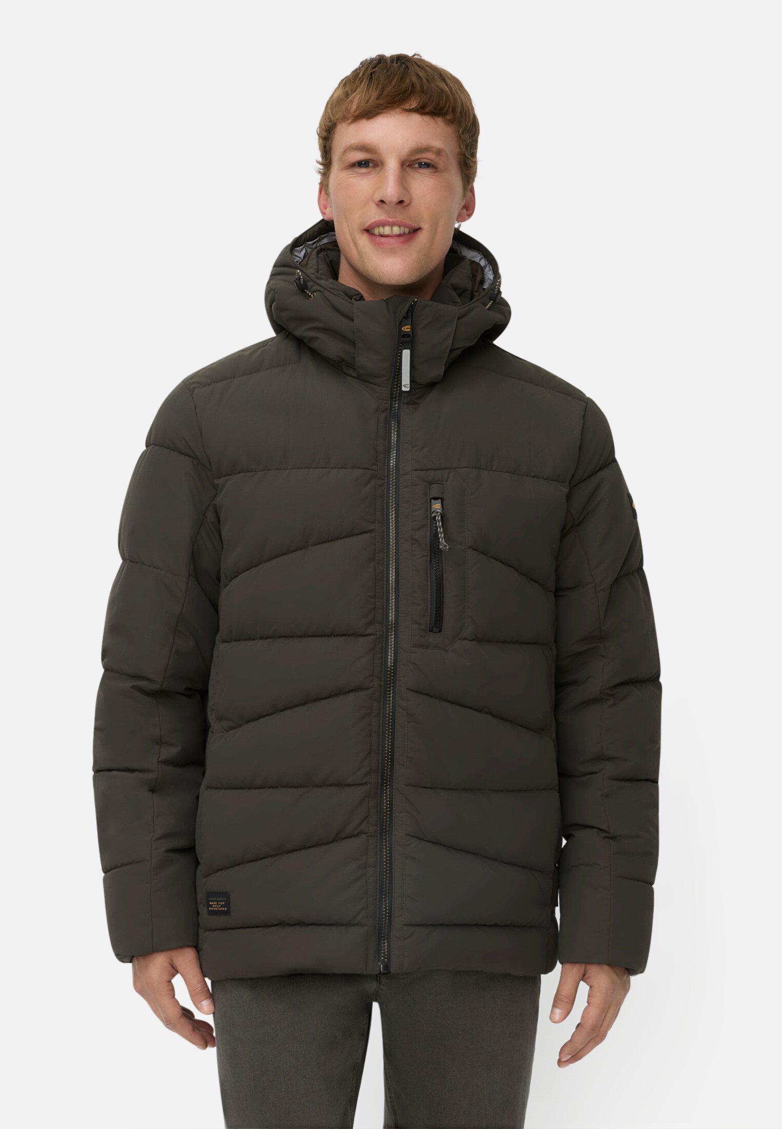 Herren Winterjacke mit abnehmbarer Kapuze Dunkelbraun getragen vorn