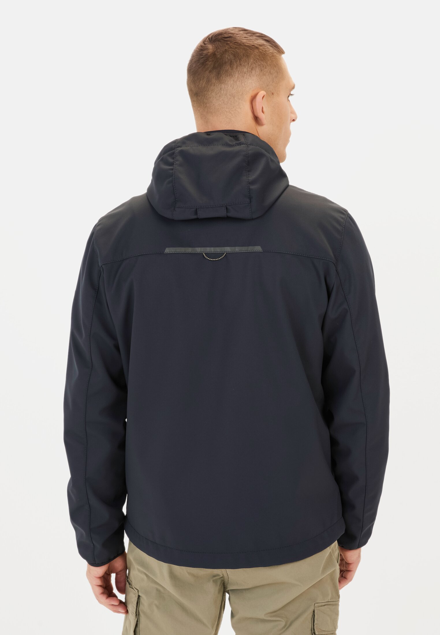 Men Softshell jacket made from recycled polyester Dark blue worn back
