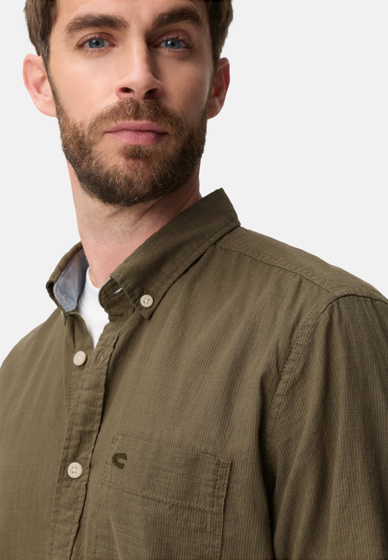 Men Short-sleeve shirt with contrast details Olive Green worn detail close