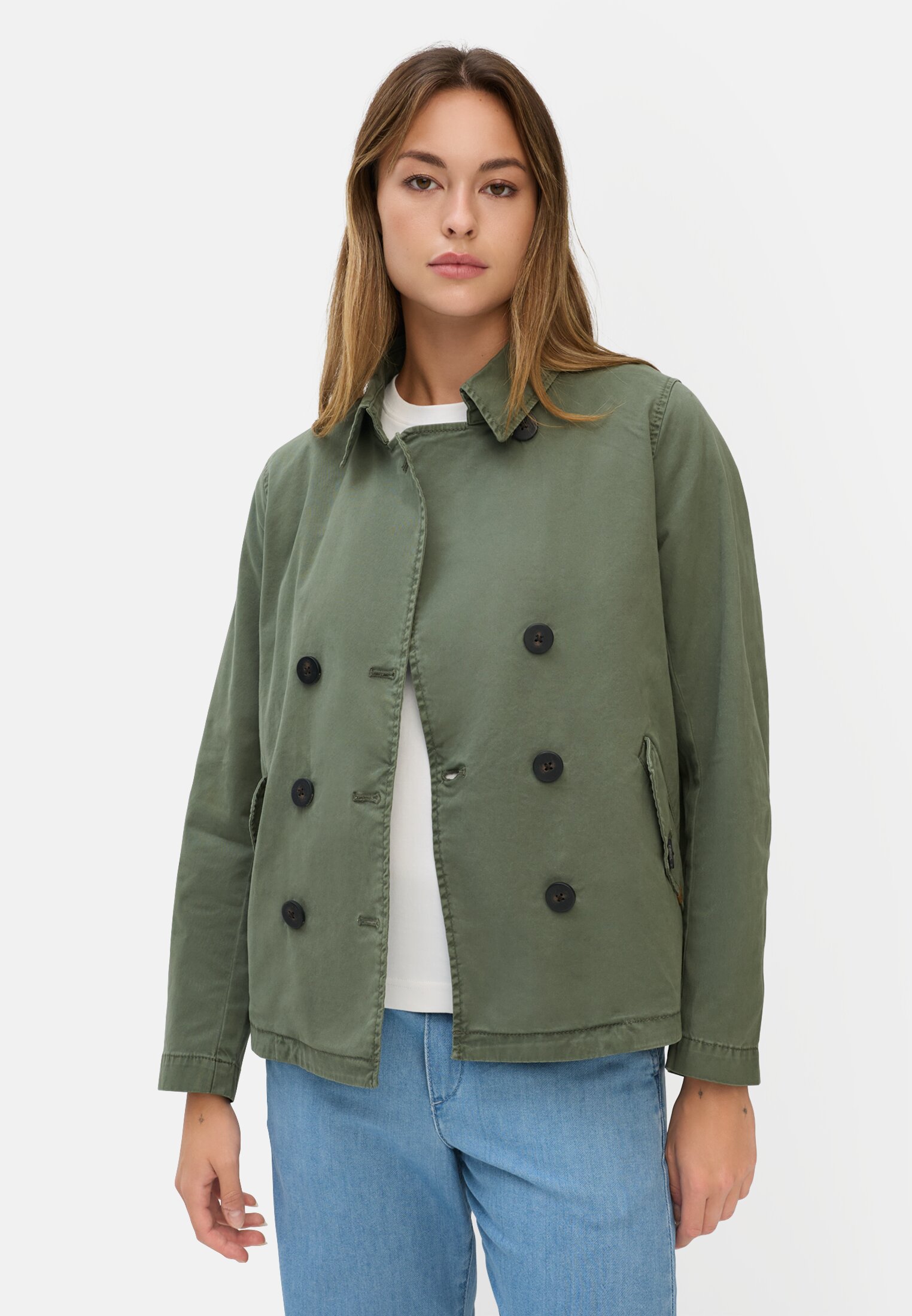 Damen Blazer mit Pattentaschen Dunkelgrün getragen emotional