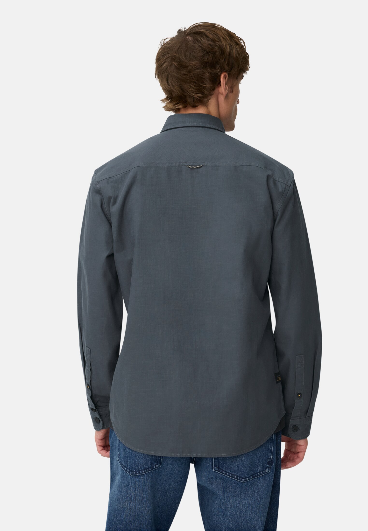 Heren Shirt met lange mouwen, kentkraag en borstzakken Inktblauw gedragen achter